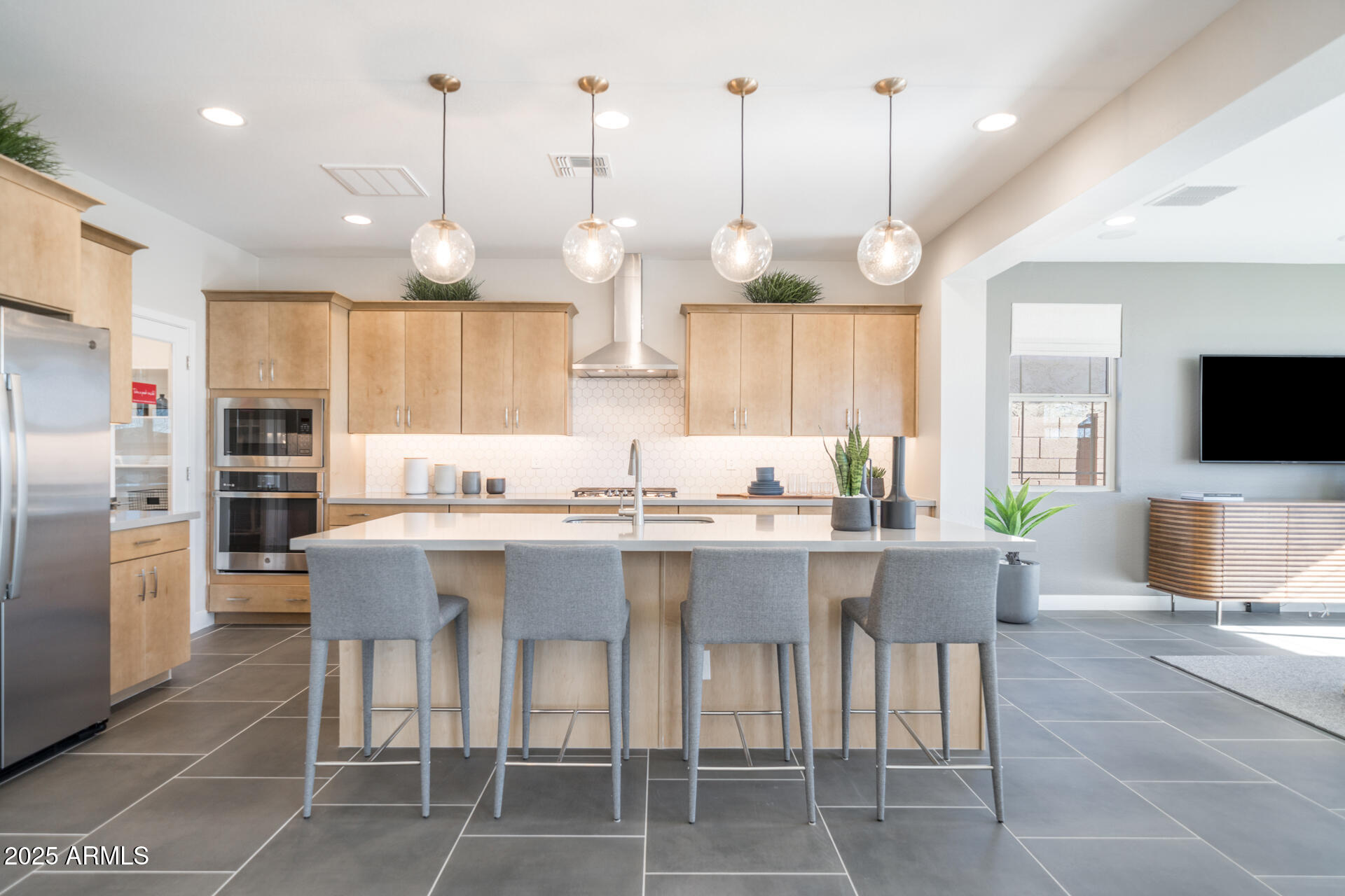 7921 E RALEIGH Avenue