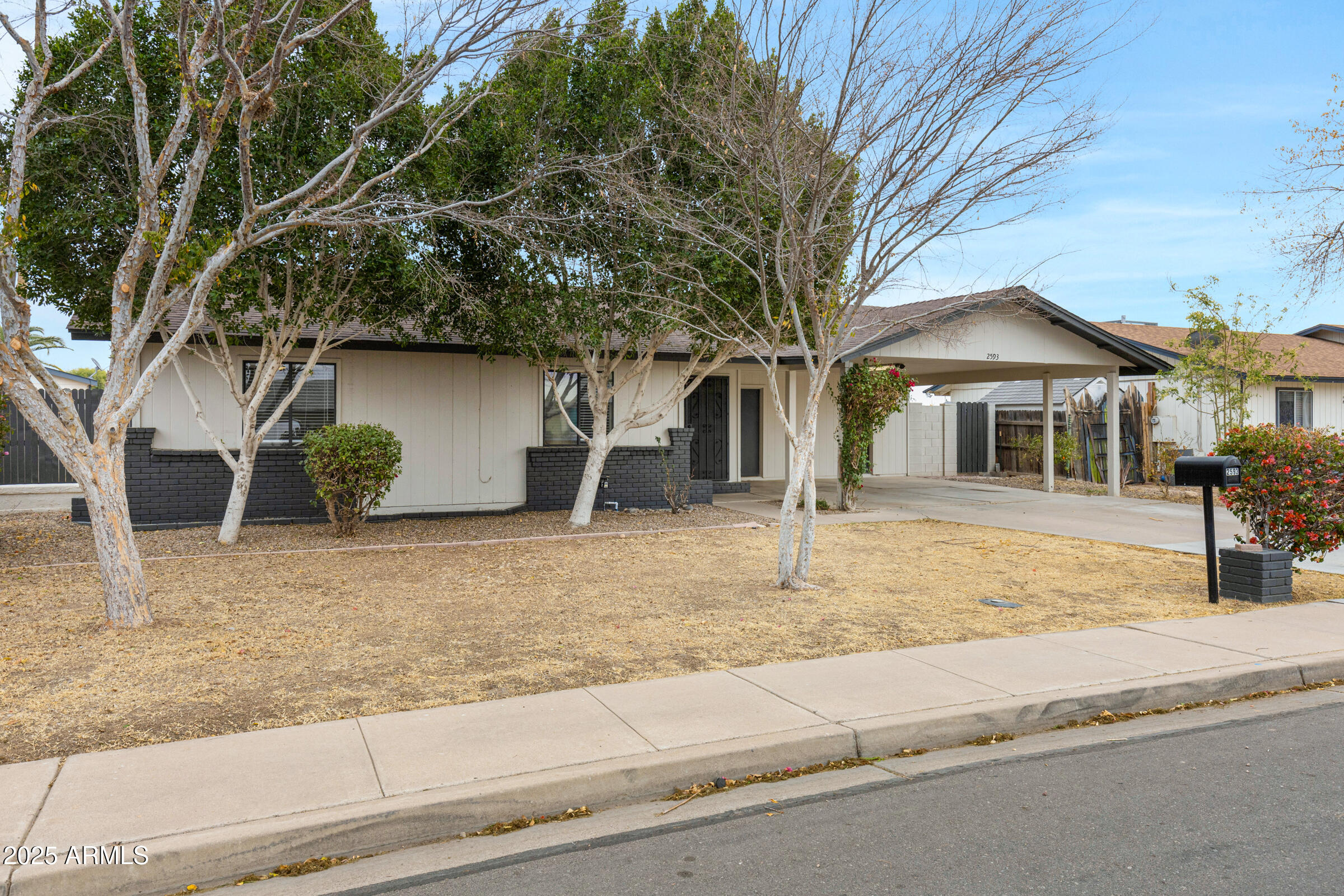 2593 E COMMONWEALTH Circle