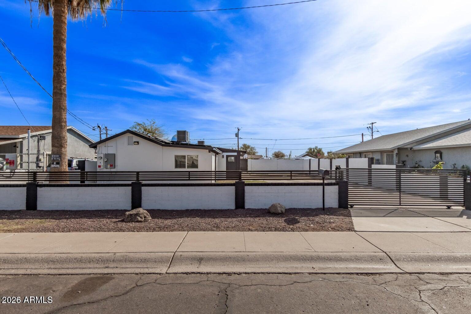 13805 N LUNA Street
