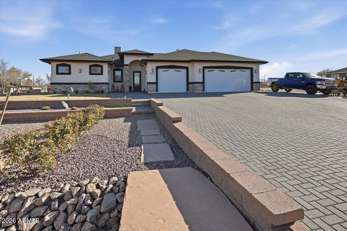 925 E Aztec Drive