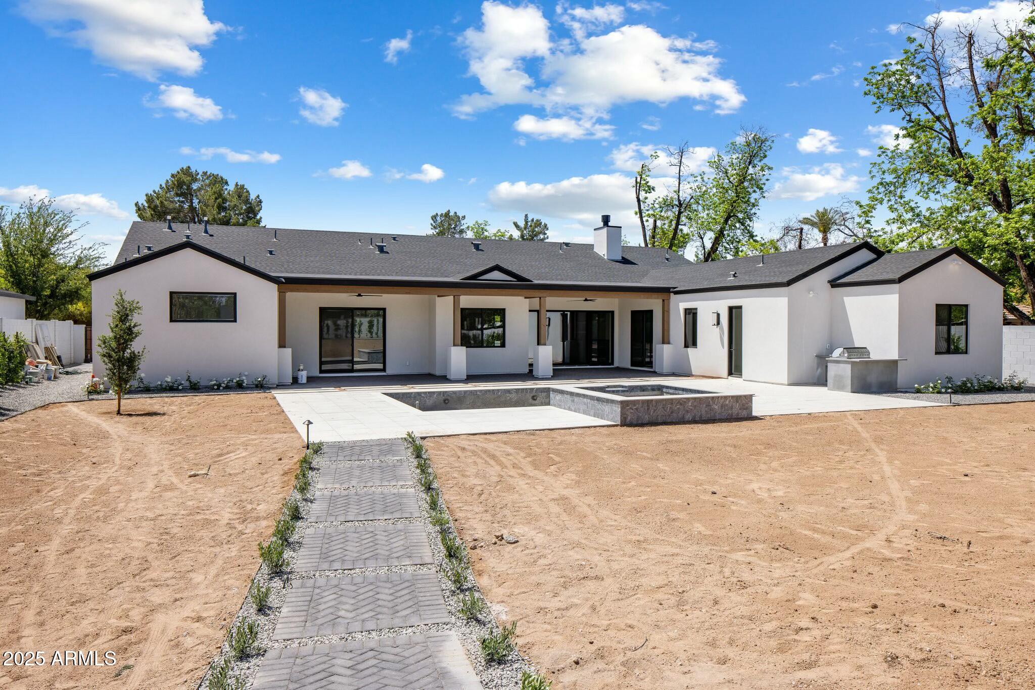 4456 E EARLL Drive
