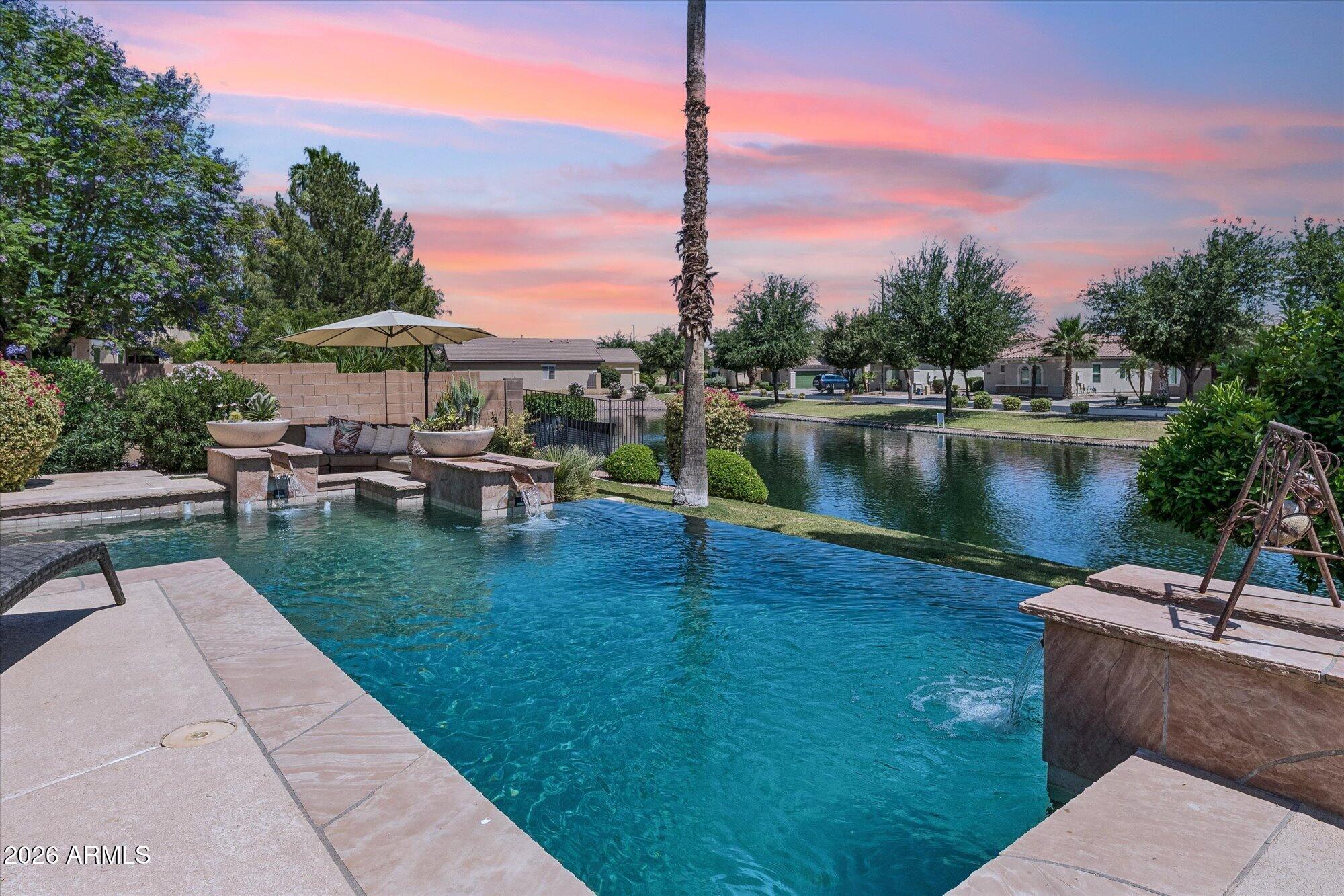 837 E Torrey Pines Place