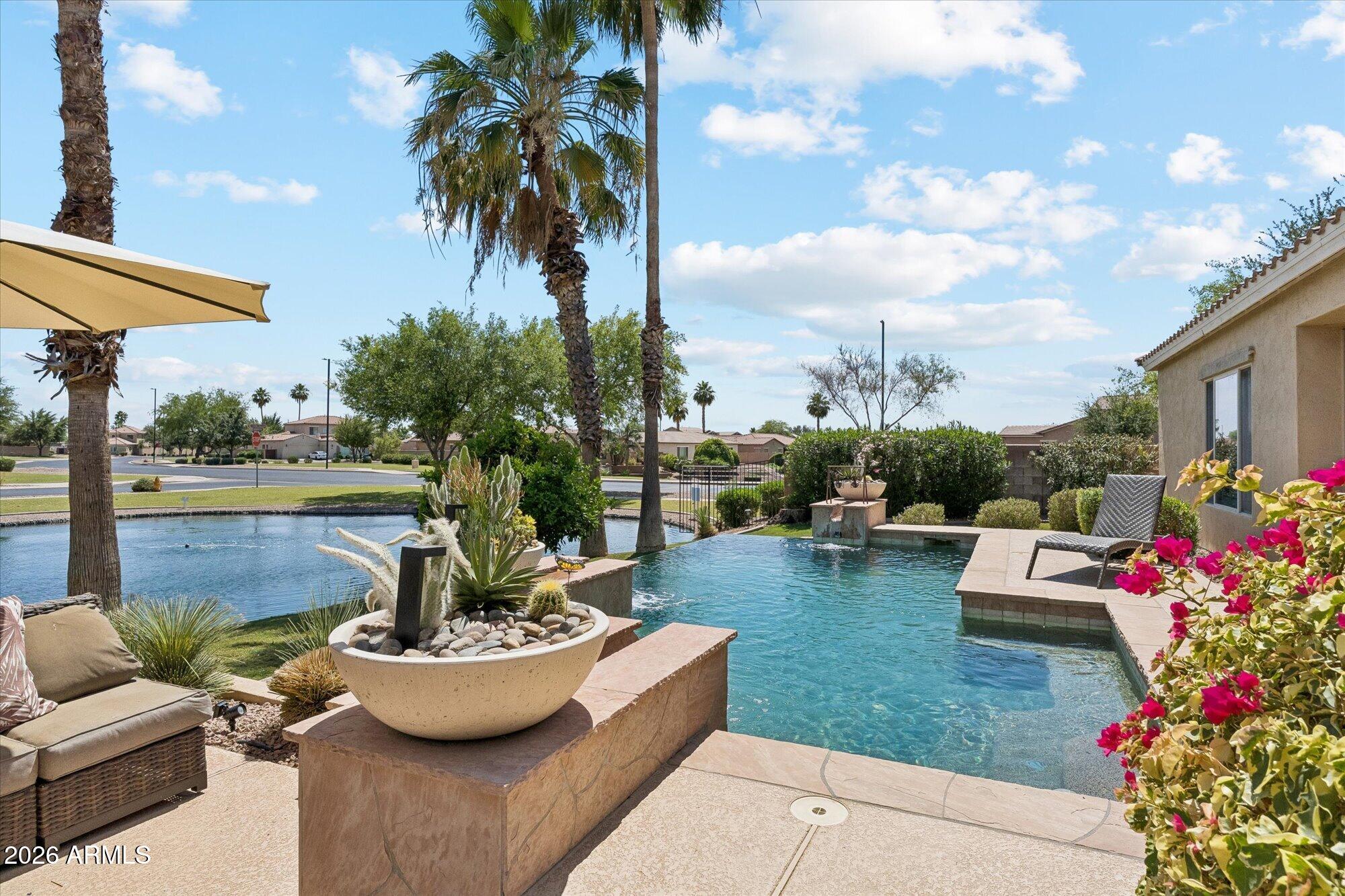 837 E Torrey Pines Place