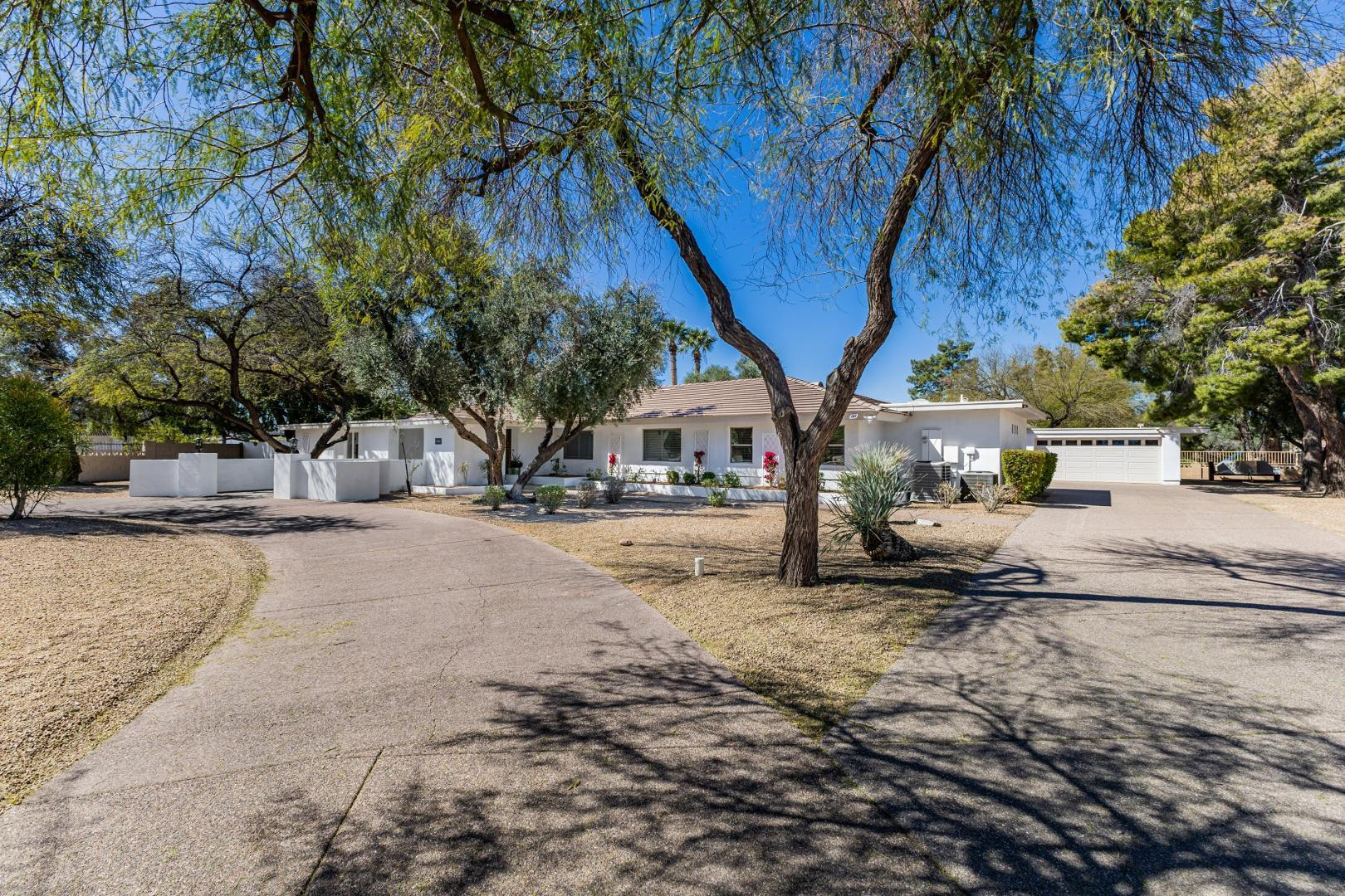 11832 N Oakhurst Way