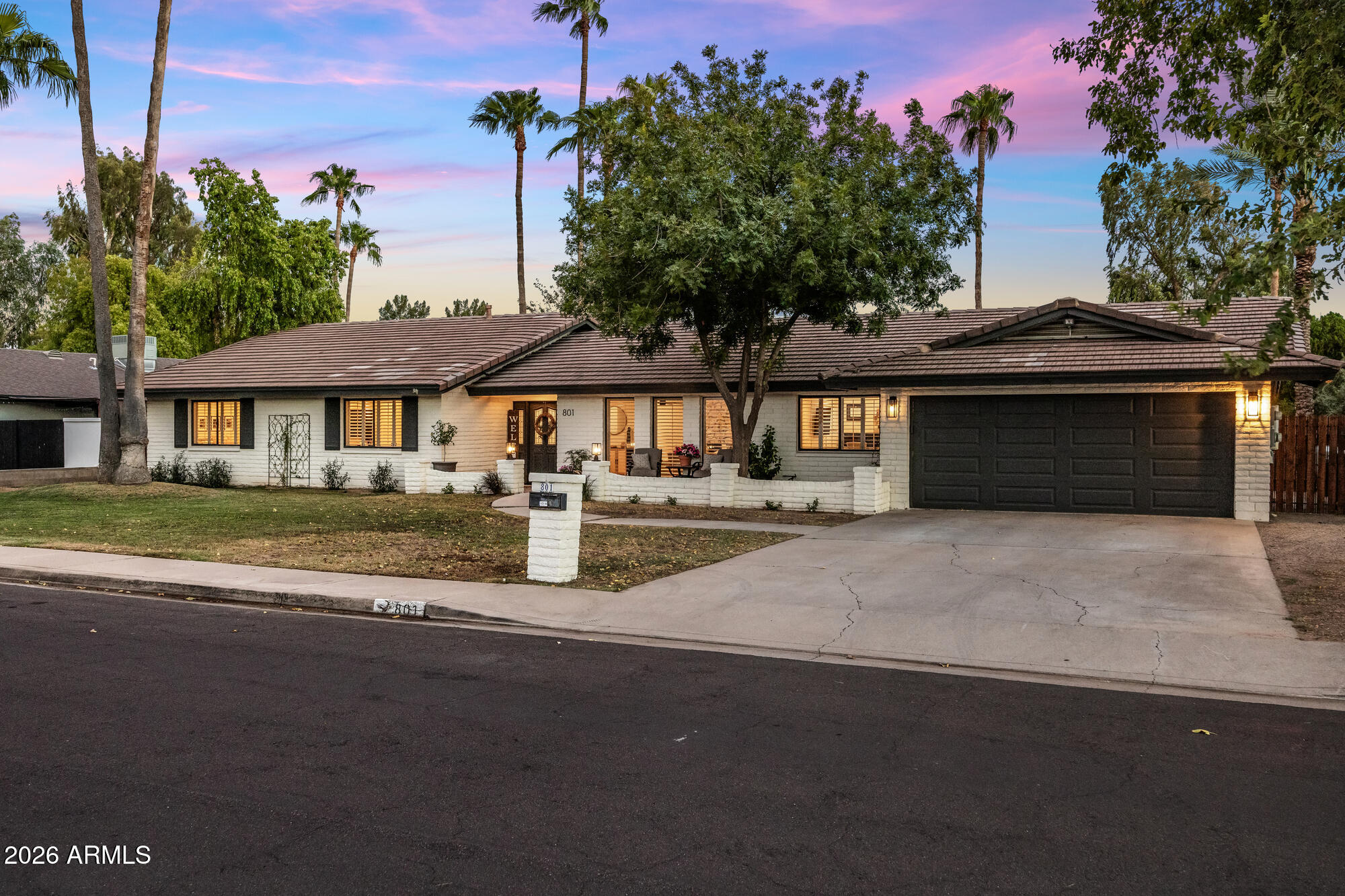 801 W GLENEAGLES Drive