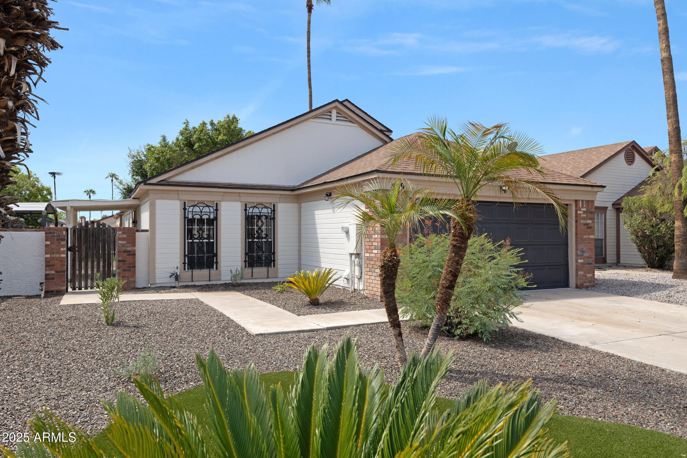 809 E GILA Lane