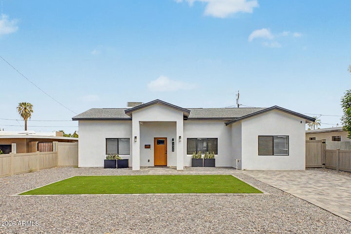 Photo 1 of 30 — 1826 E WHITTON Avenue, Phoenix, AZ 85016