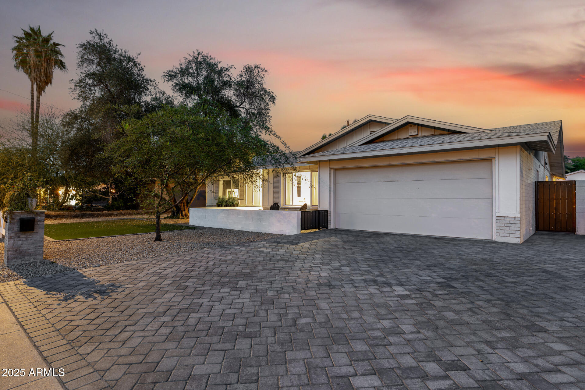 8021 N 16TH Drive