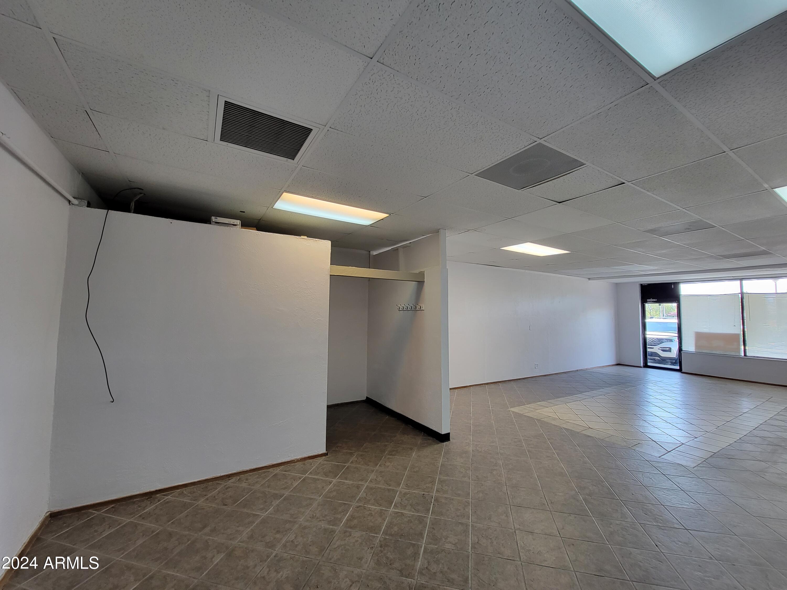 2531 E UNIVERSITY Drive