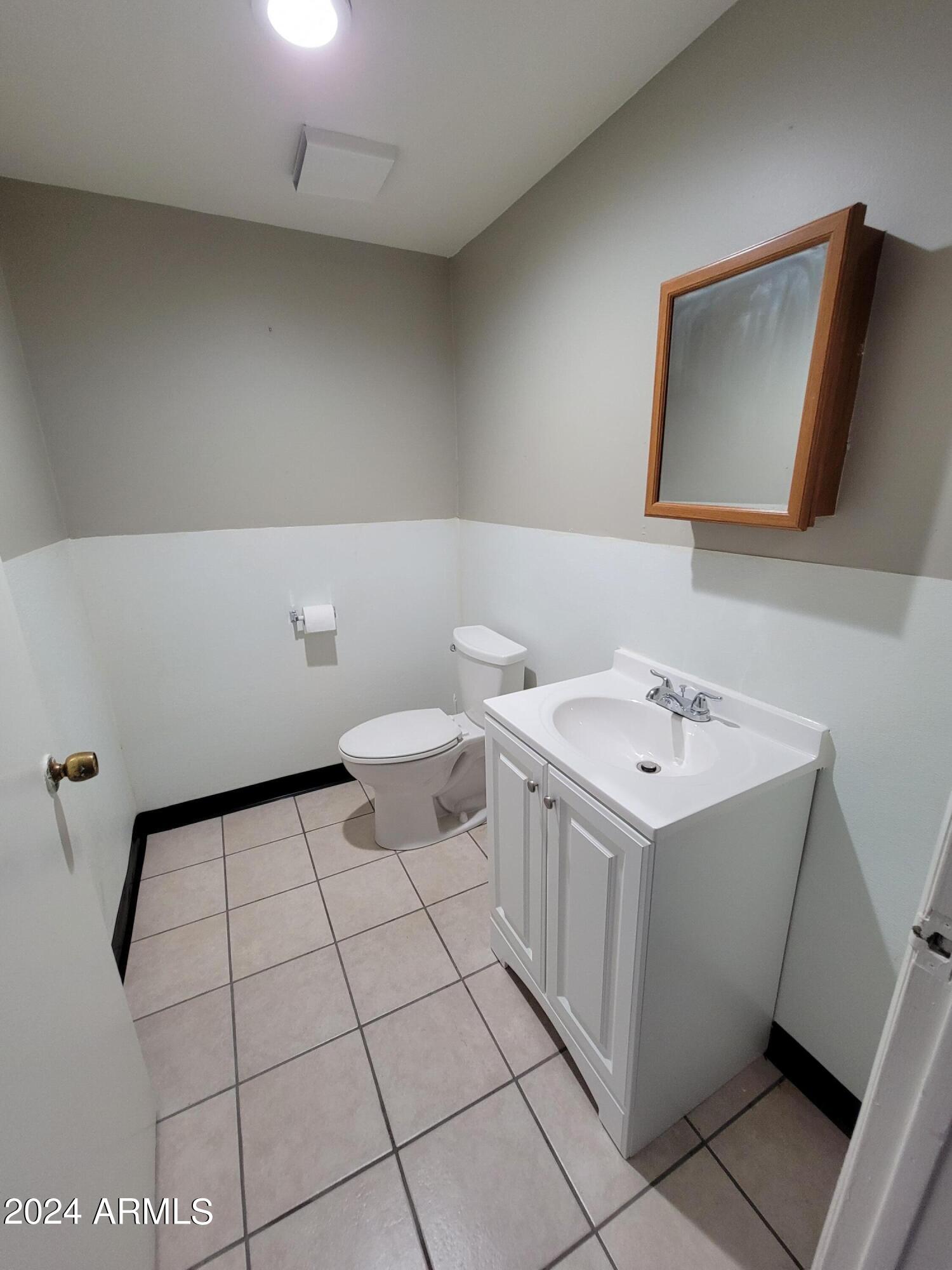 2531 E UNIVERSITY Drive