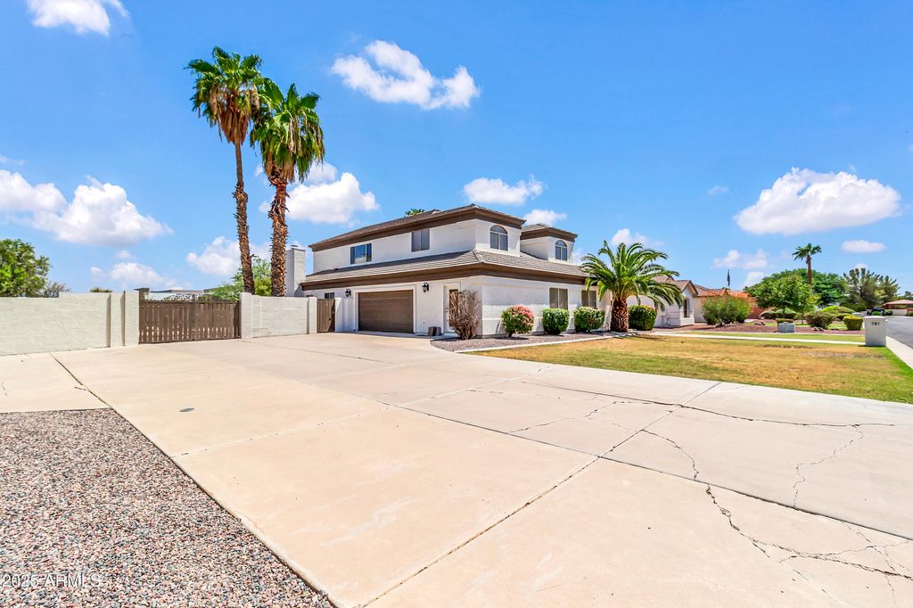 Photo of 781 N Bristol Lane, Gilbert, AZ 85234 (MLS # 6912598)