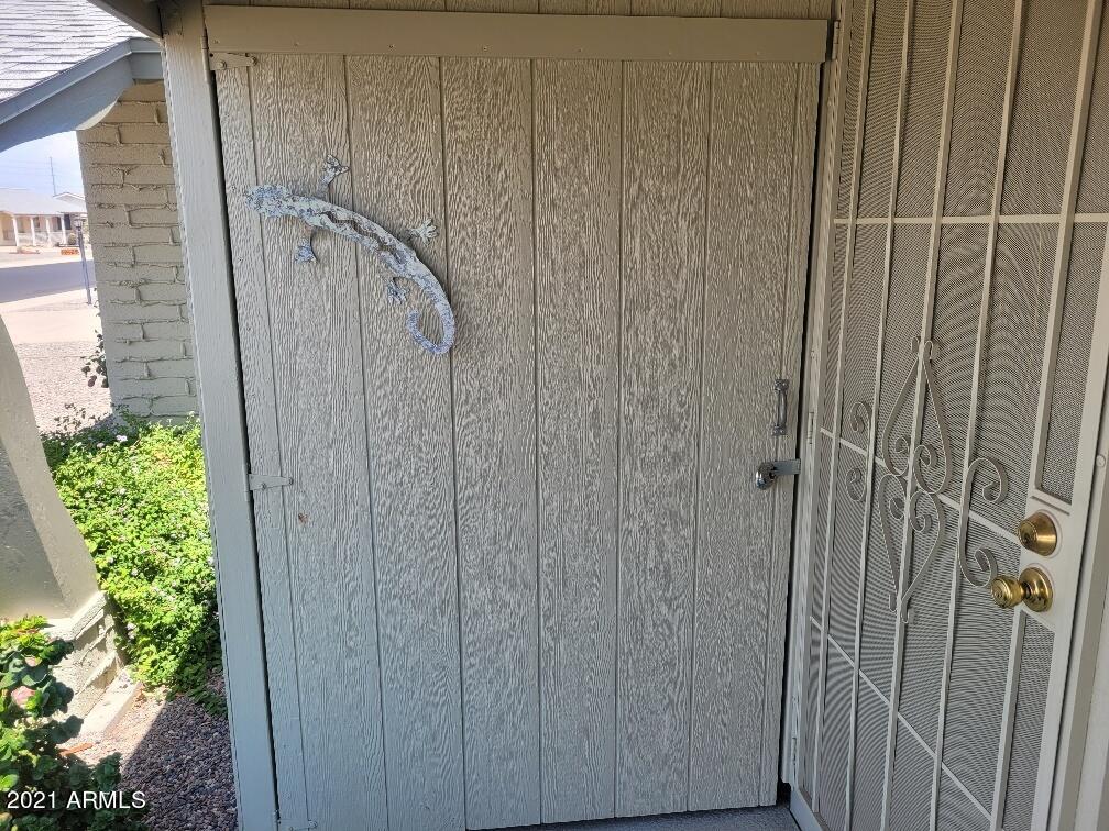 10129 W DESERT HILLS Drive