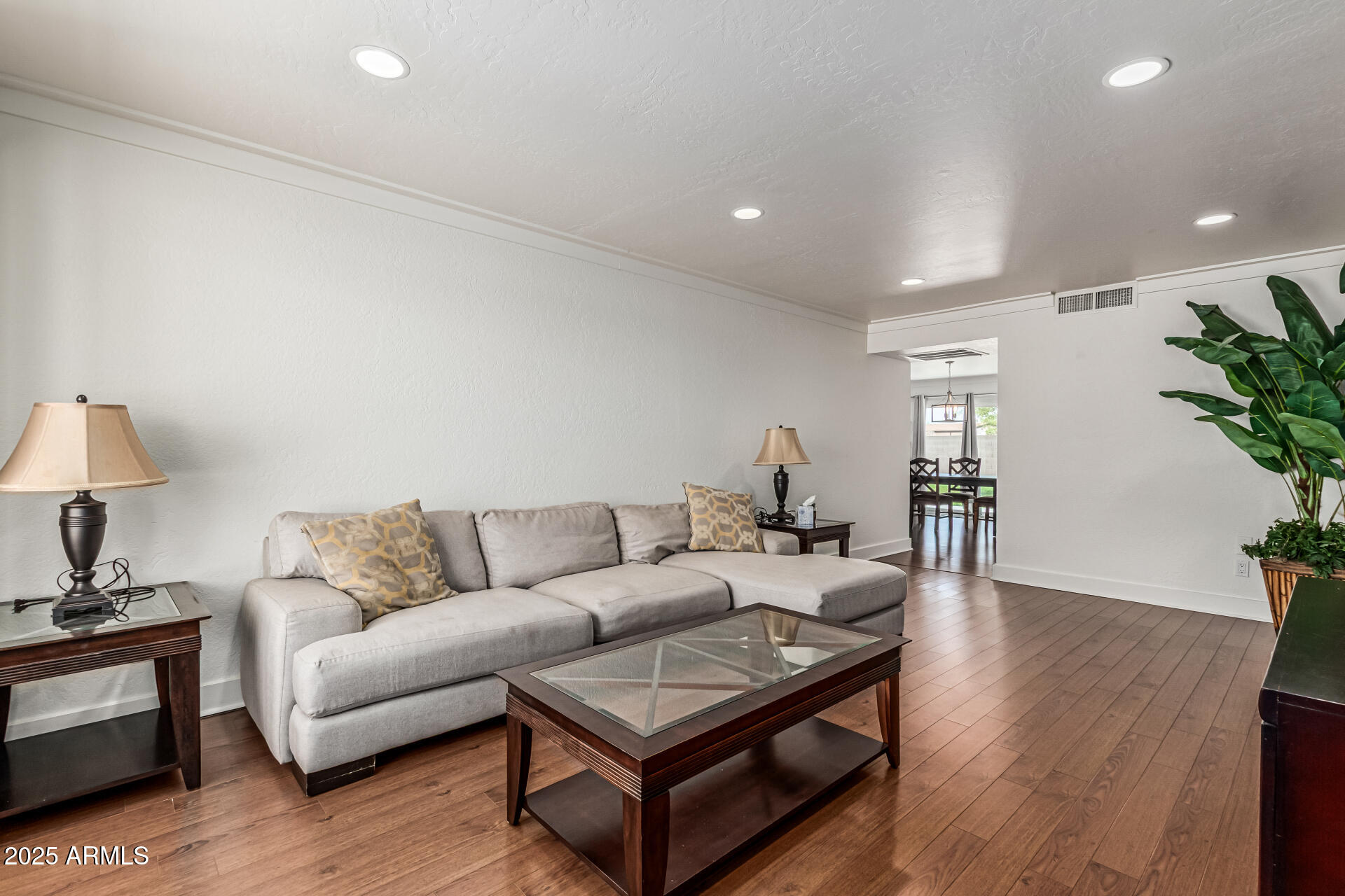 343 W SANTA CRUZ Drive