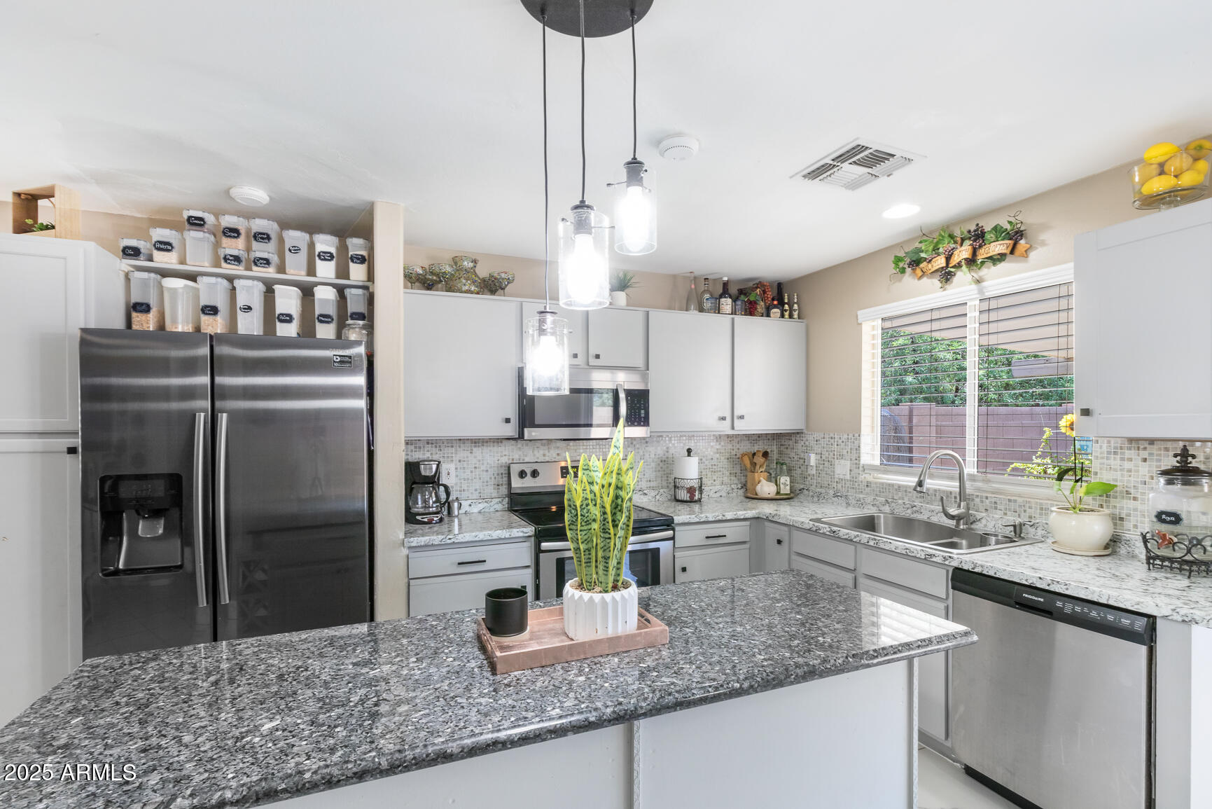 11239 W DEVONSHIRE Avenue