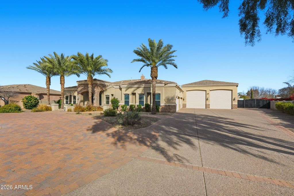 Photo of 2900 E Clark Drive, Gilbert, AZ 85297 (MLS # 6984024)