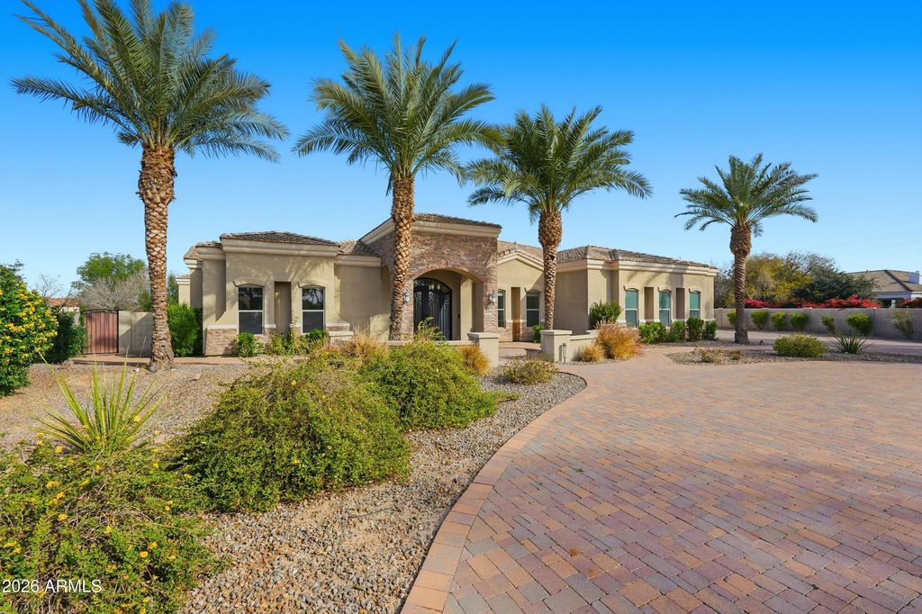 Photo of 2900 E Clark Drive, Gilbert, AZ 85297 (MLS # 6984024)