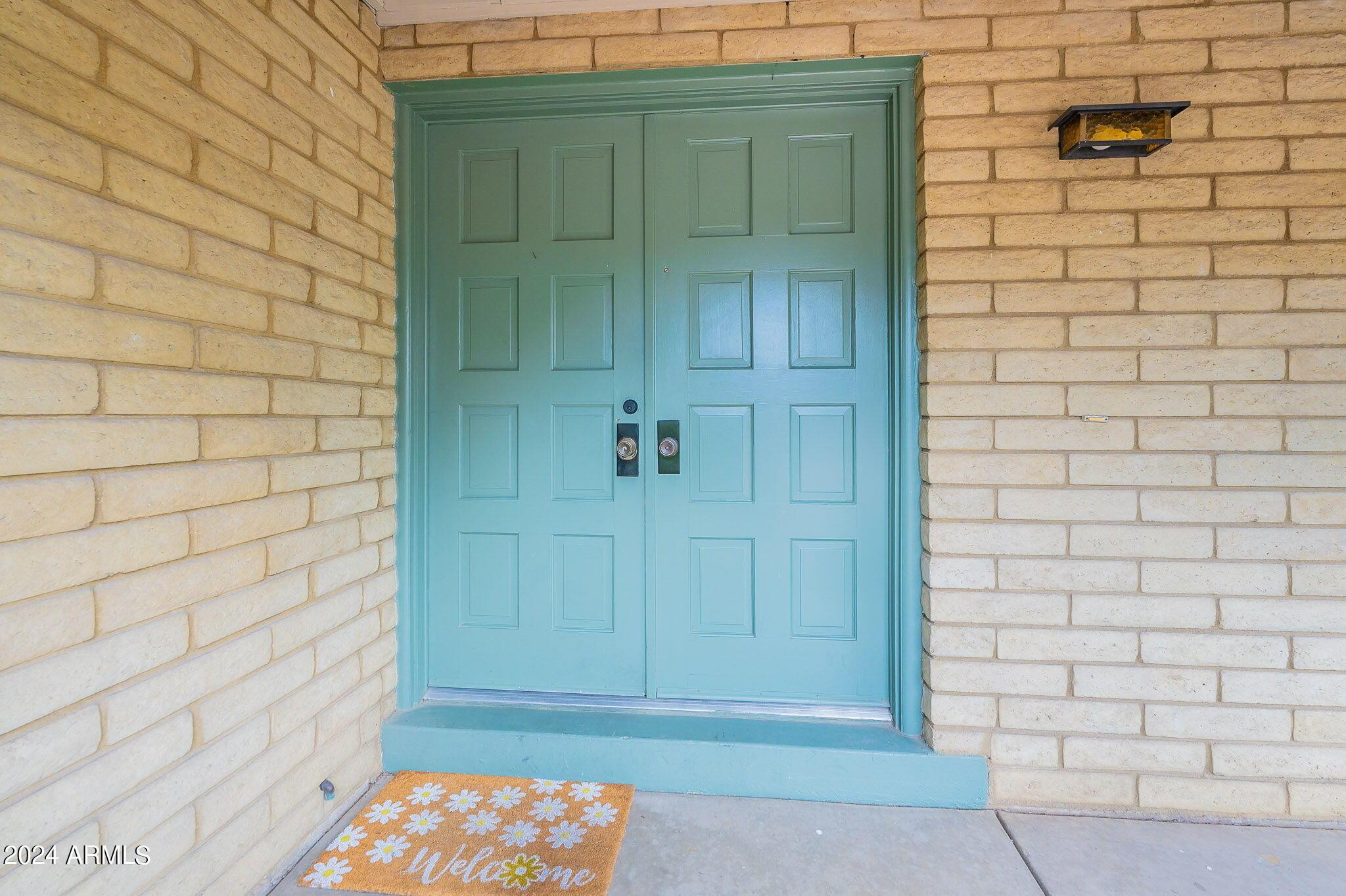 110 W Seldon Lane