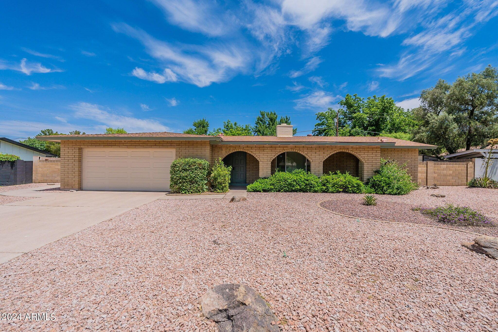 110 W Seldon Lane