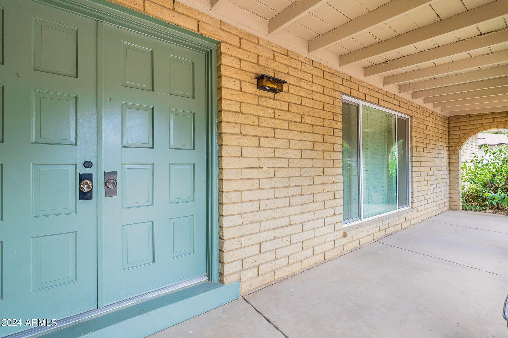 110 W Seldon Lane