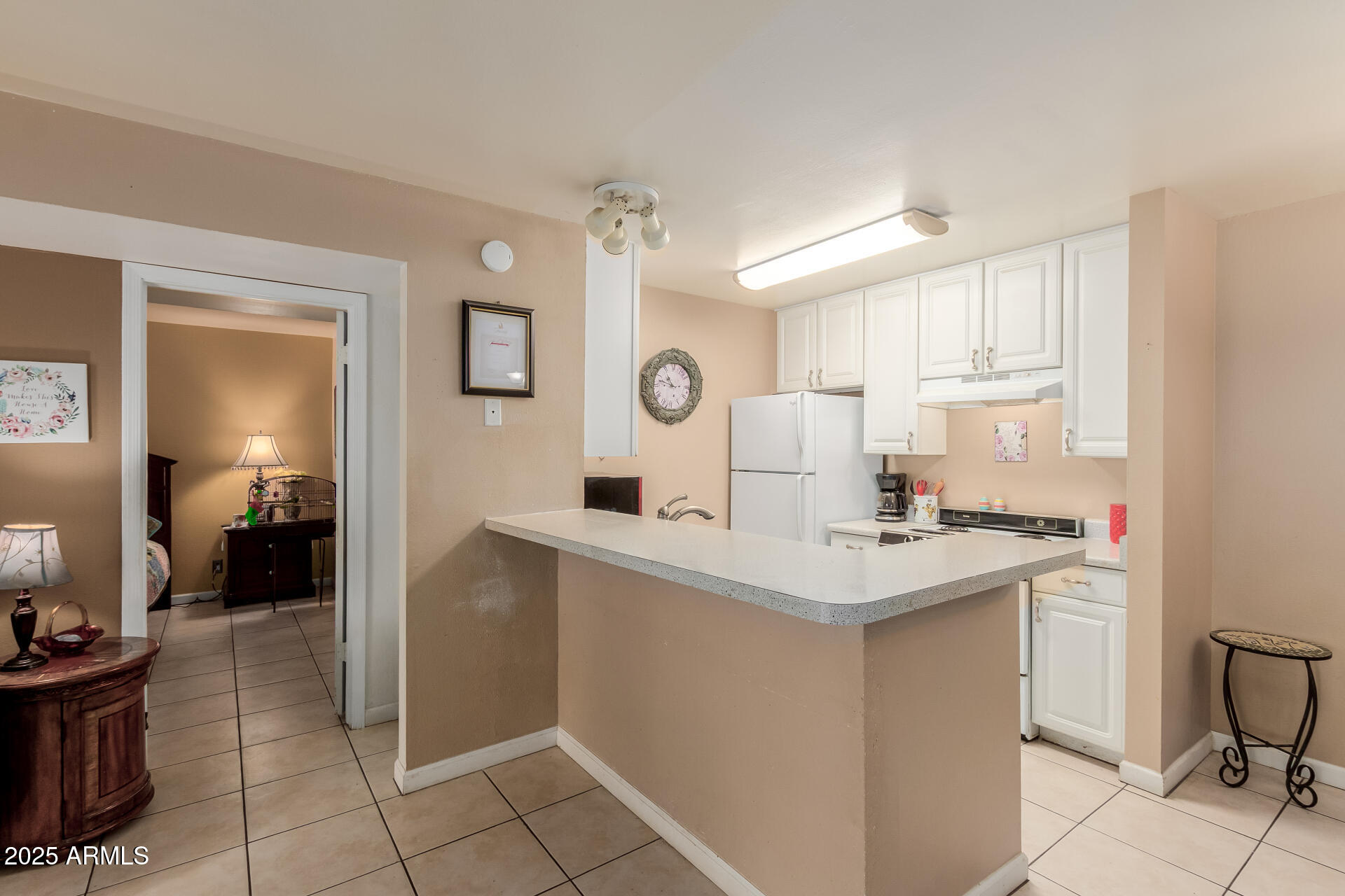 8055 E E Thomas Rd -- C104