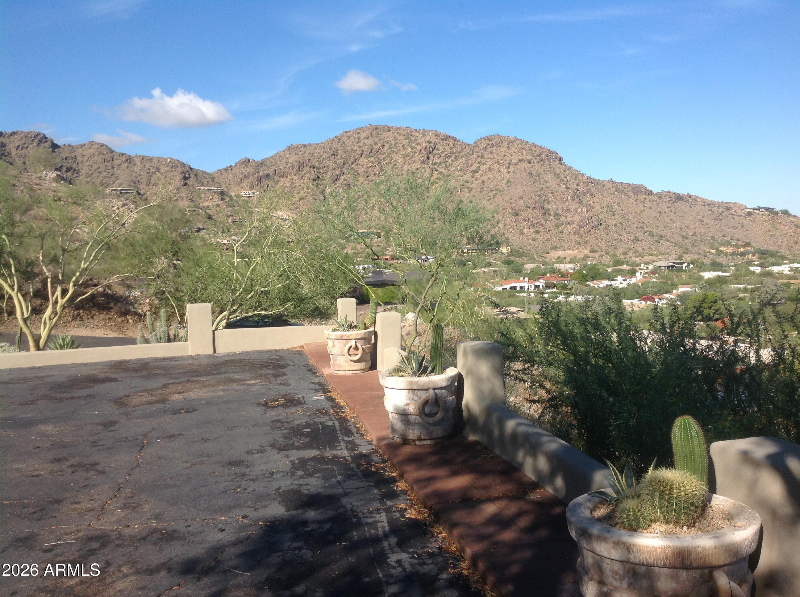 6301 E HUMMINGBIRD Lane