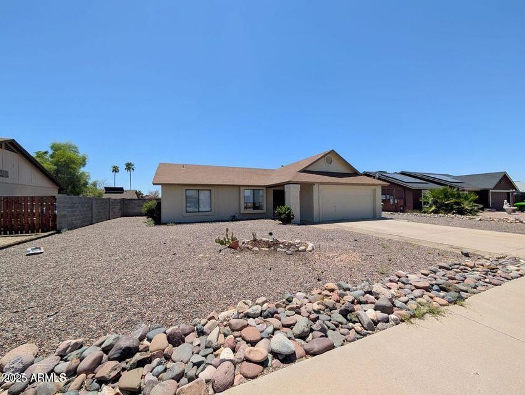 Photo of 8933 W Mountain View Road, Peoria, AZ 85345 (MLS # 6933273)
