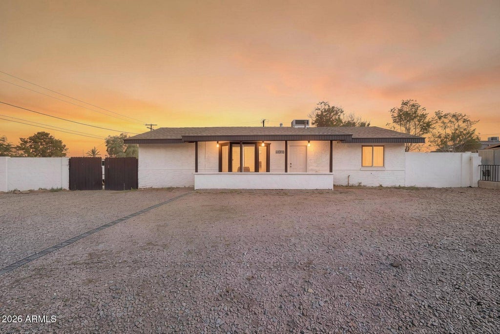 Photo of 1124 W Cochise Drive, Phoenix, AZ 85021 (MLS # 7071871)