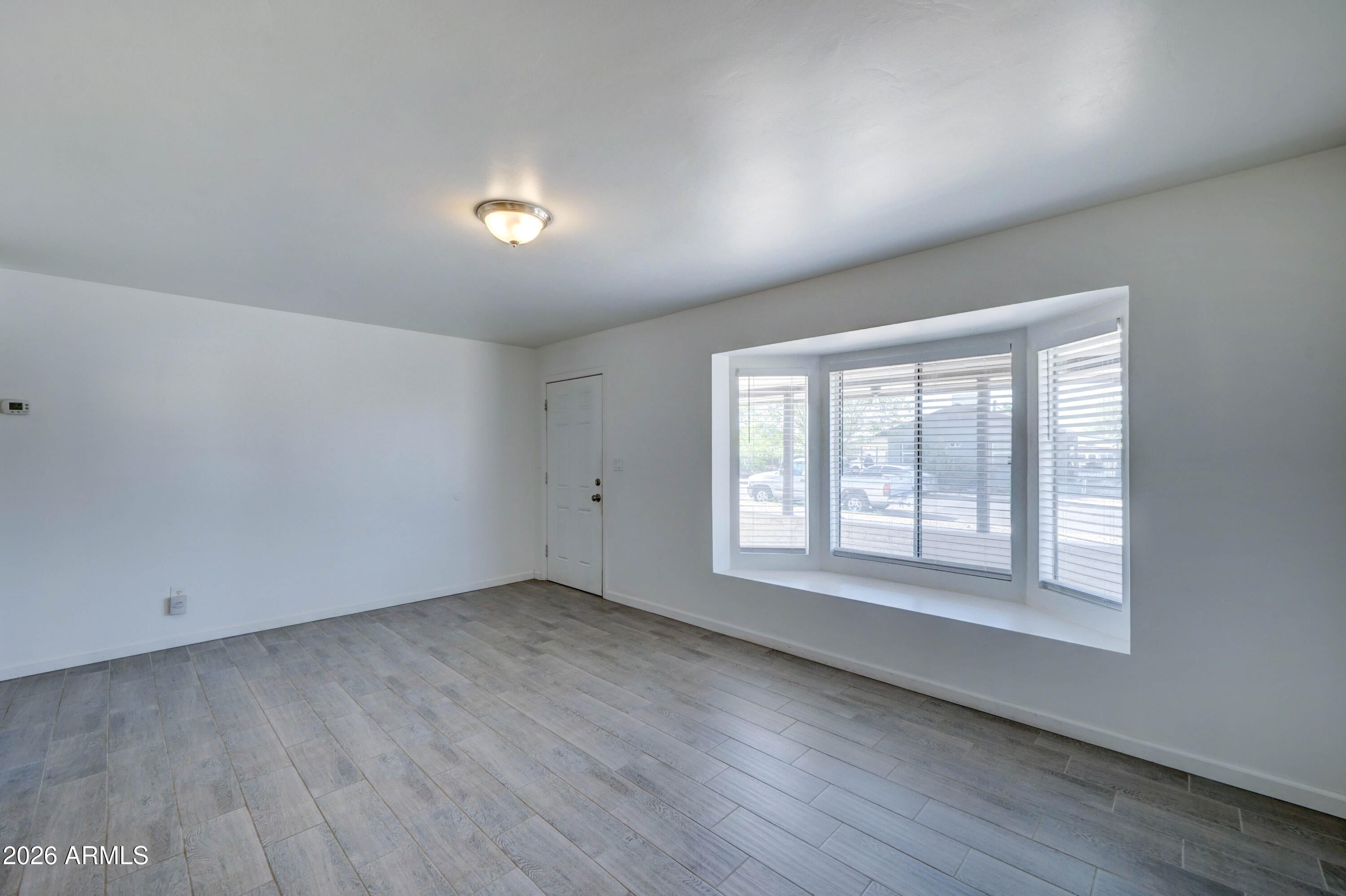 1124 W COCHISE Drive