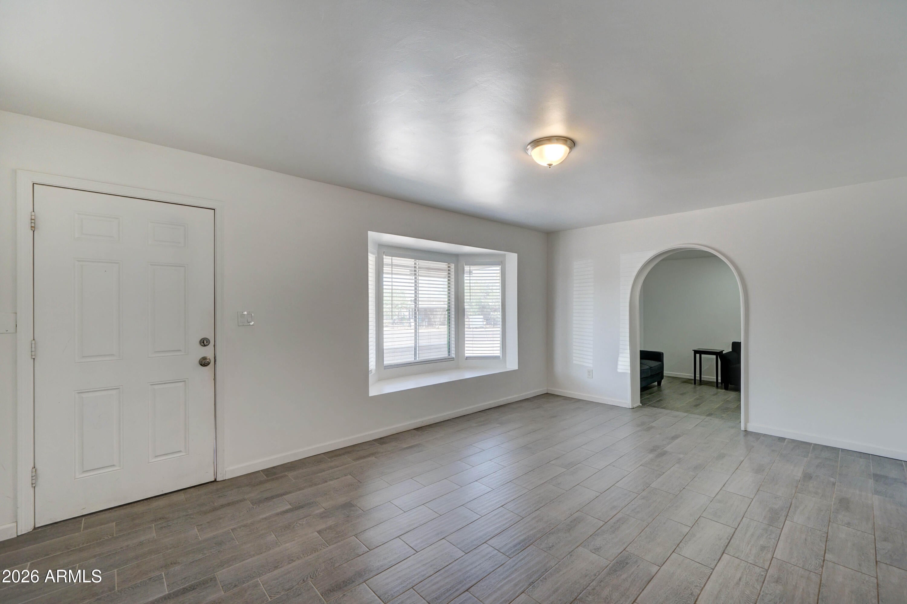 1124 W COCHISE Drive