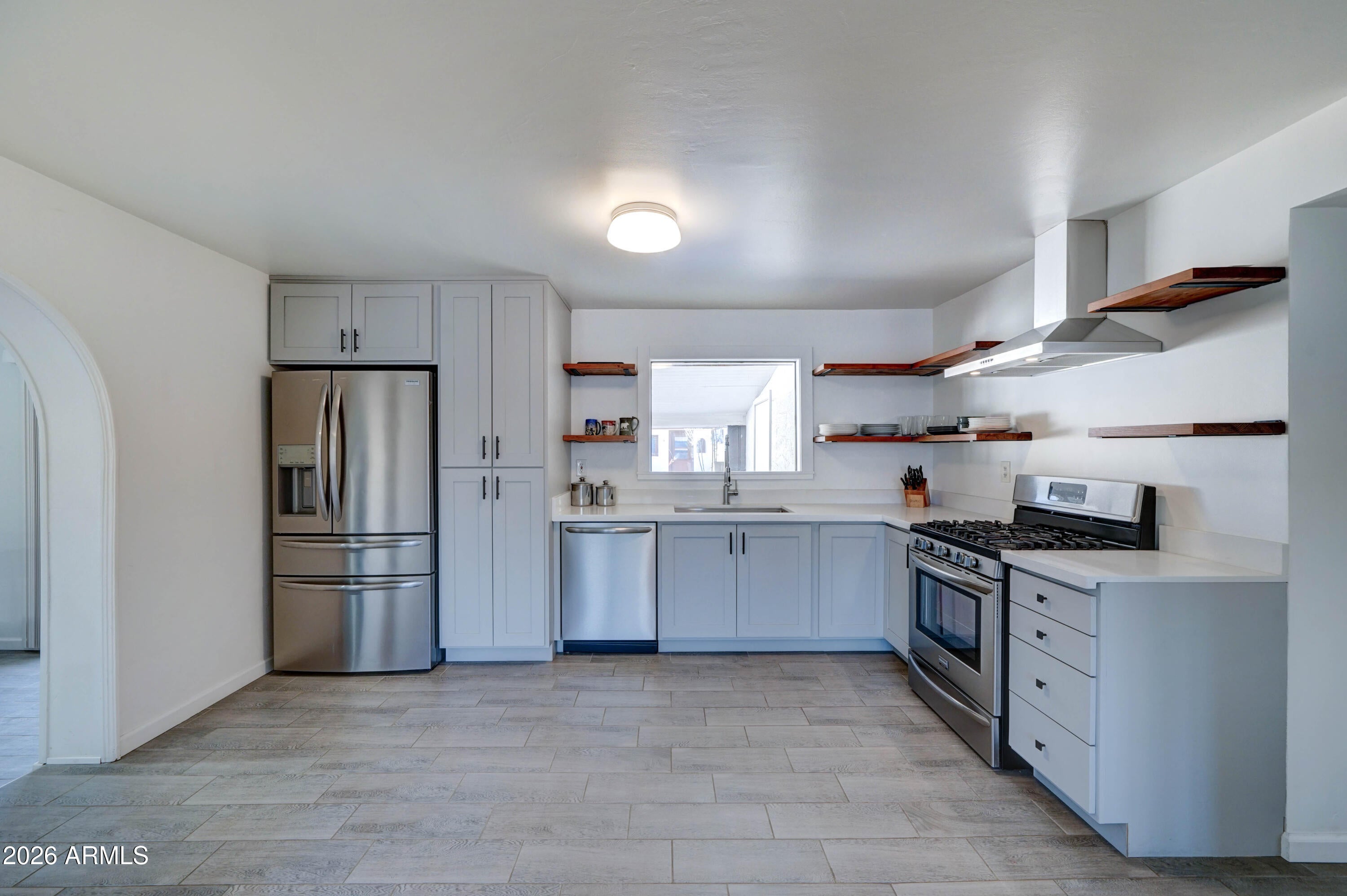 1124 W COCHISE Drive
