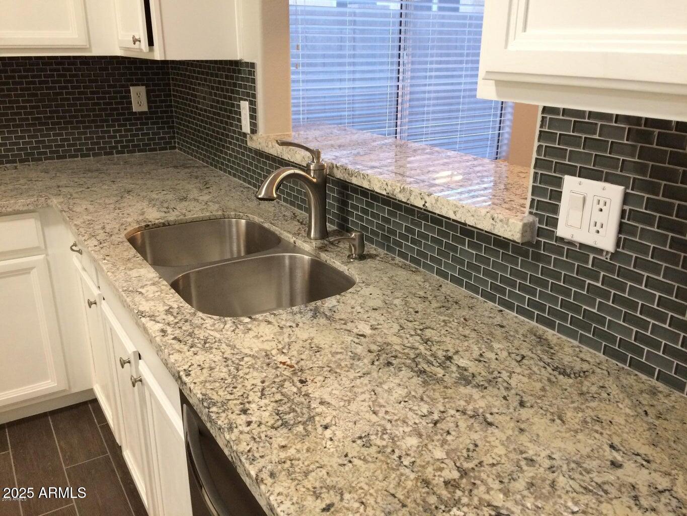 2240 E AIRE LIBRE Avenue