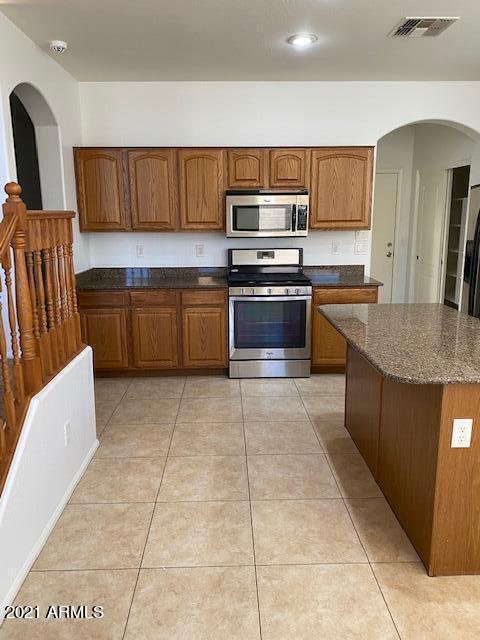40882 W ROBBINS Drive