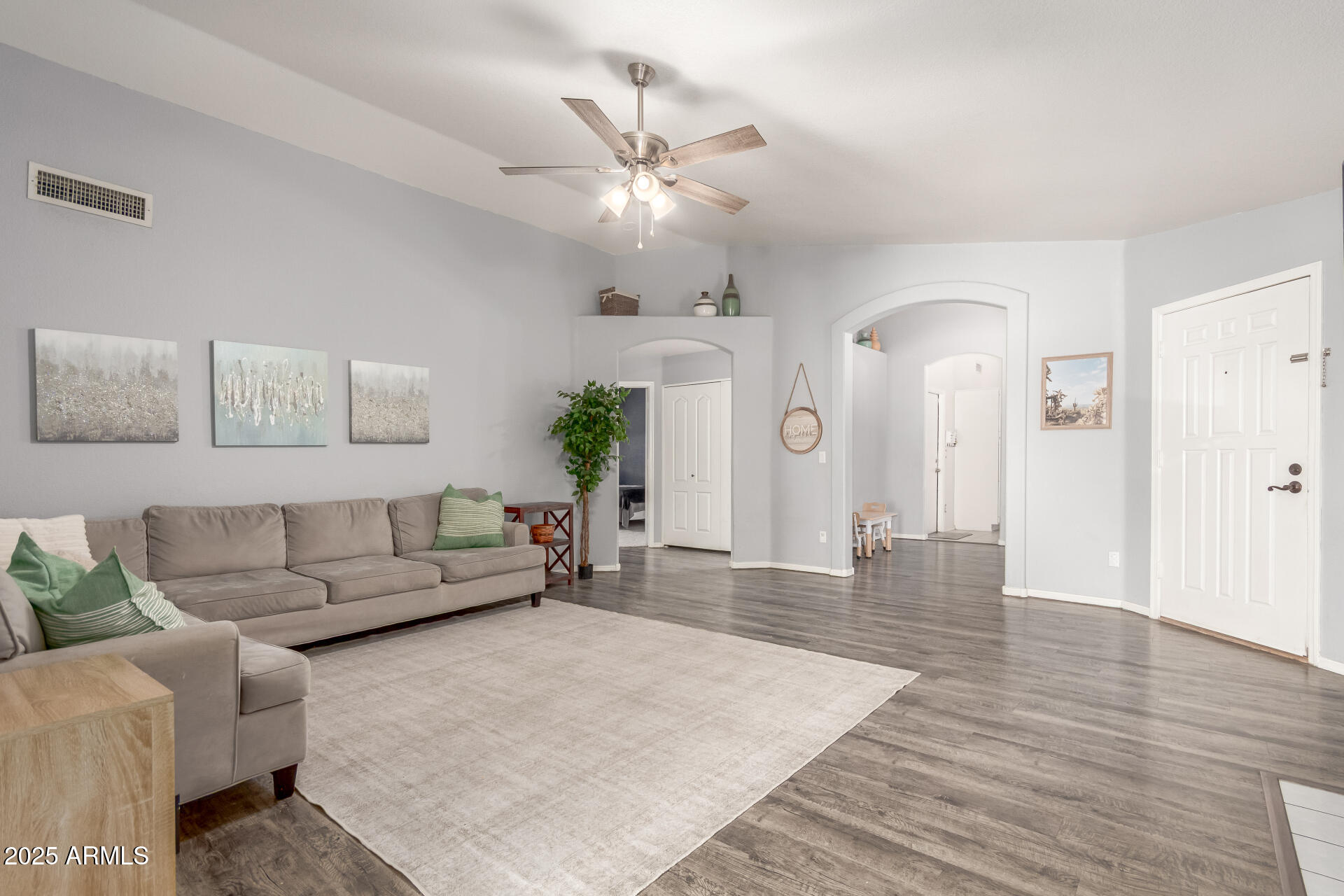 106 W SMOKE TREE Road