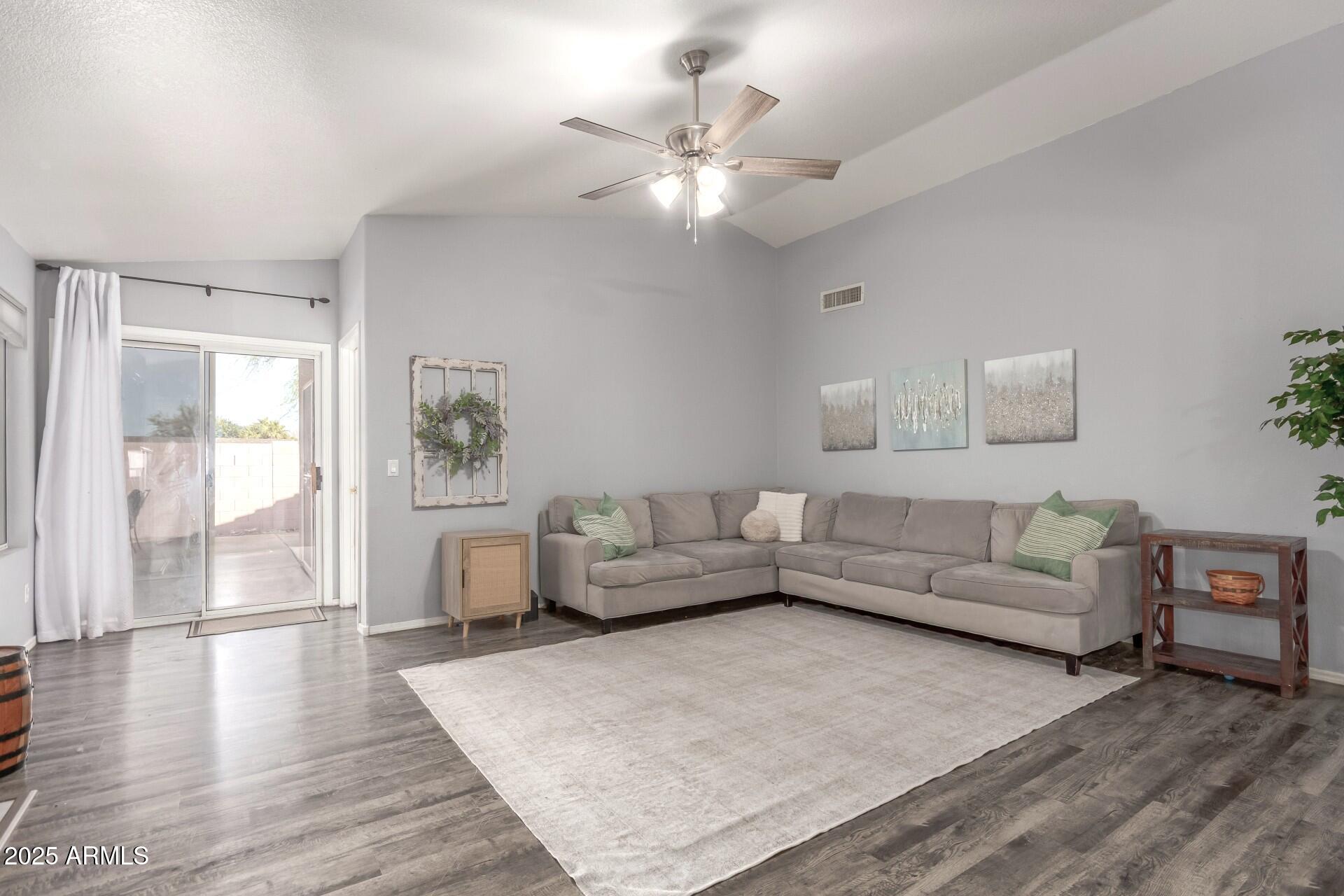 106 W SMOKE TREE Road