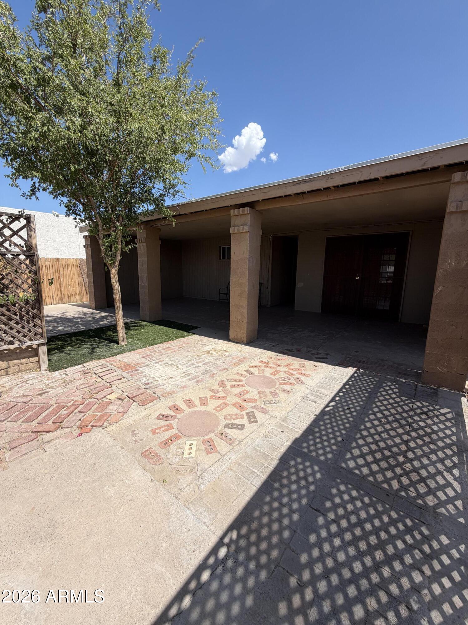 546 E LA MIRADA Drive