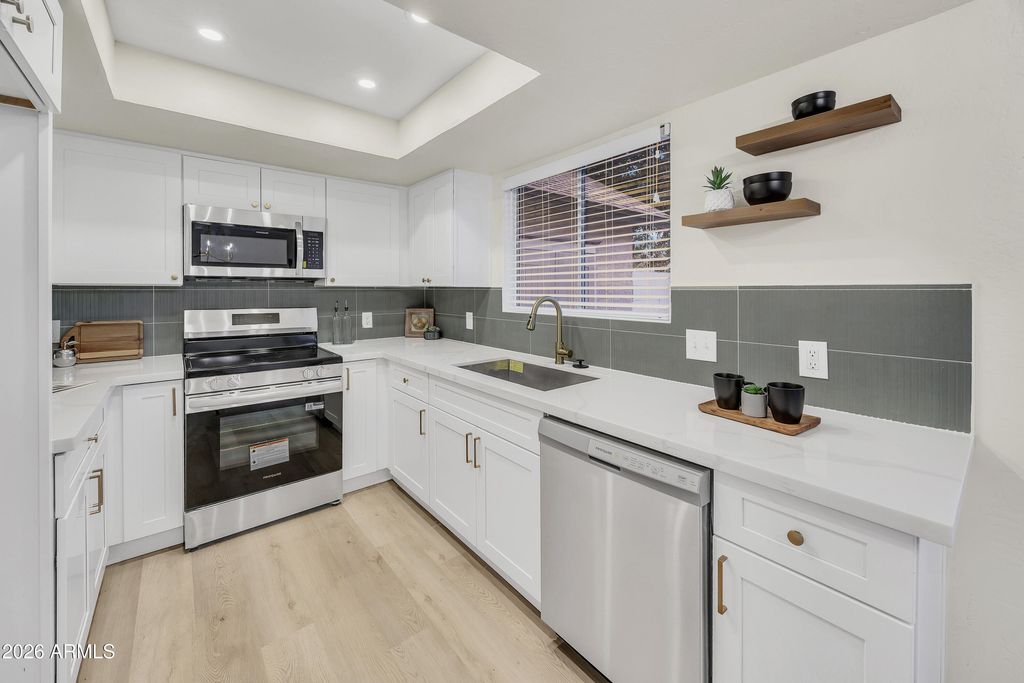 Photo of 4821 W Loma Lane, Glendale, AZ 85302 (MLS # 6985628)