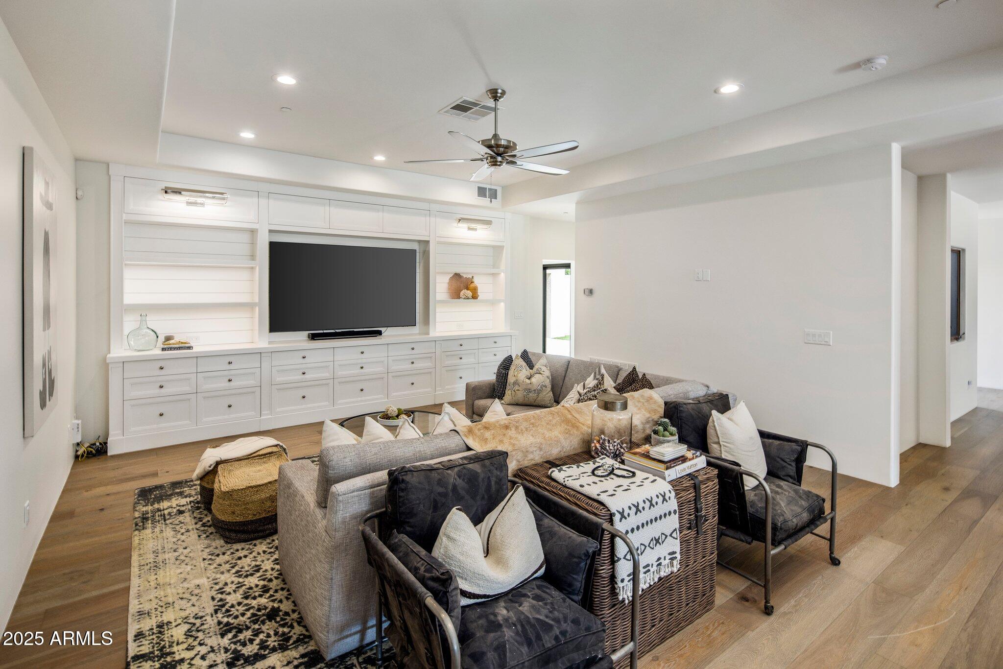 8405 E Vista Del Lago --