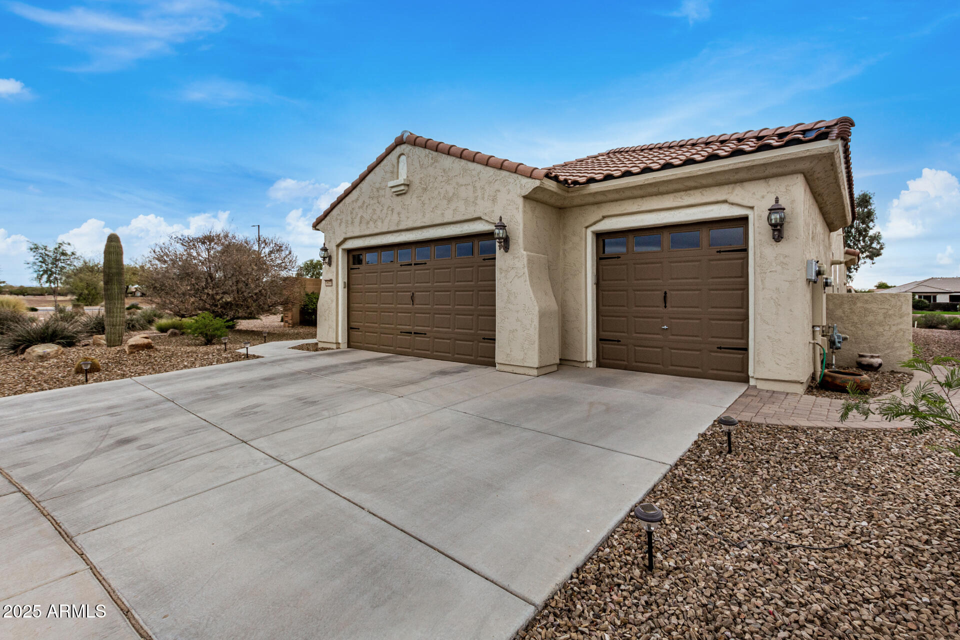 3677 N HUDSON Drive