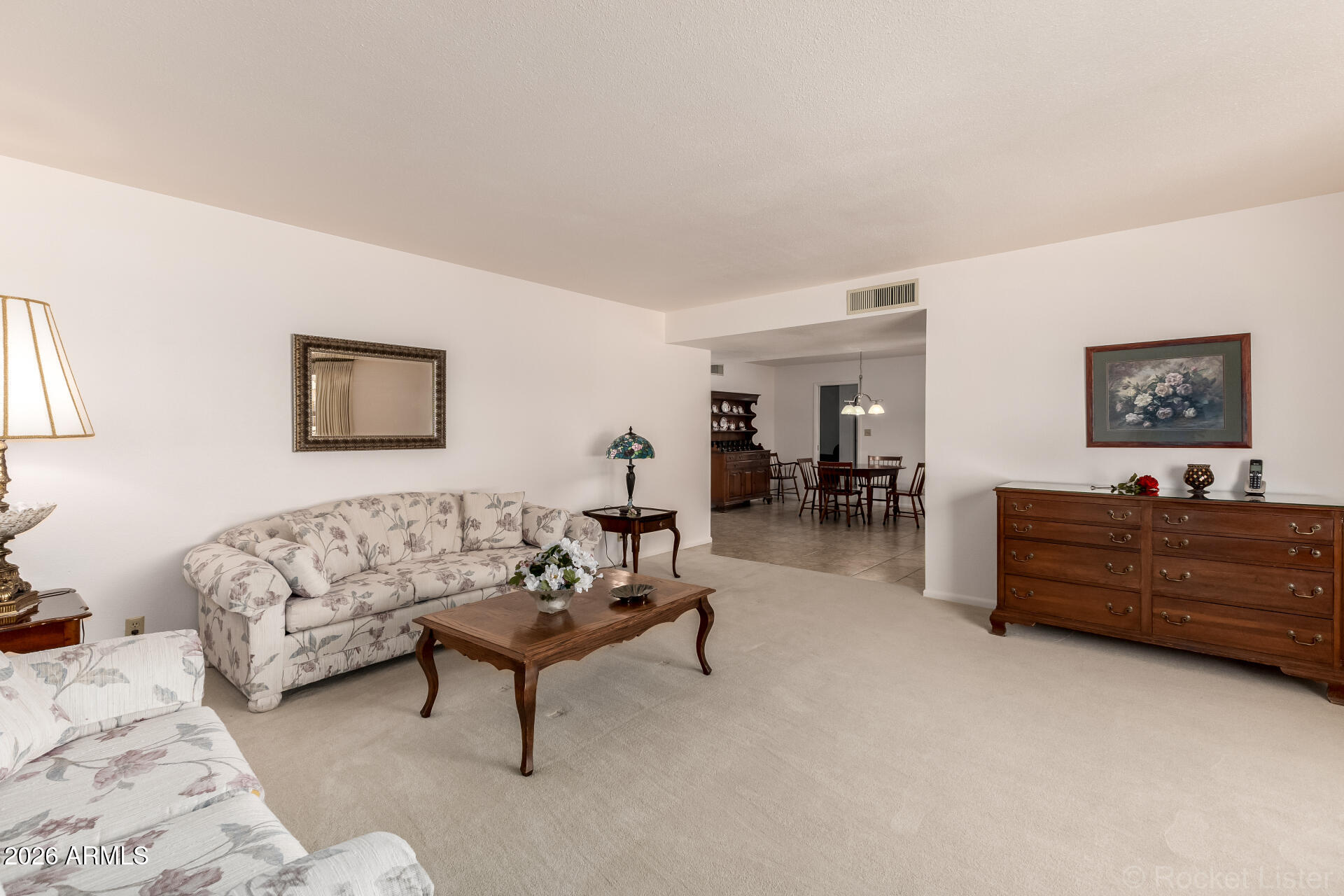 6713 E DES MOINES Street