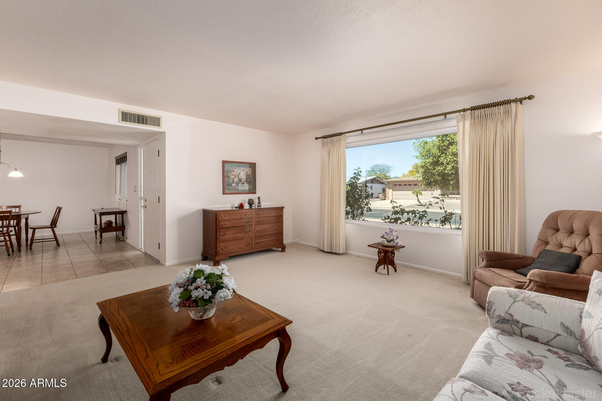 6713 E DES MOINES Street