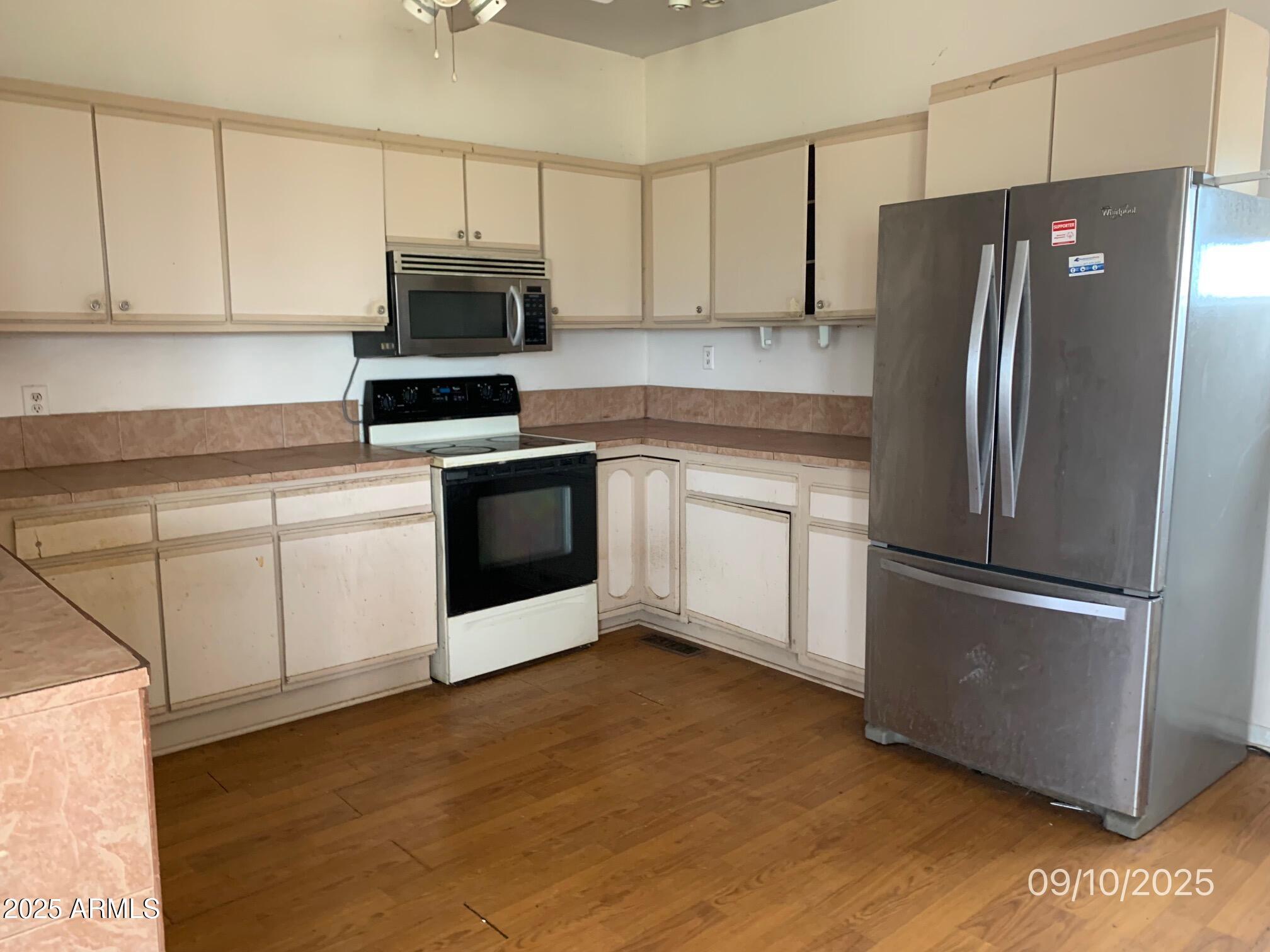 10478 N JONES Avenue