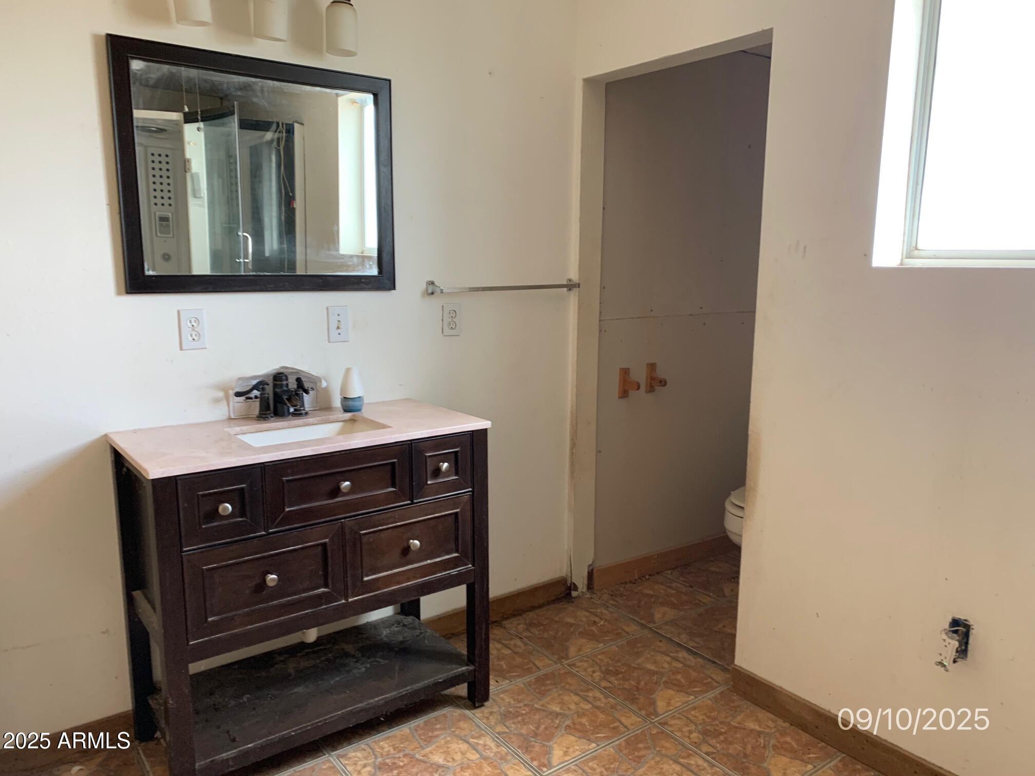 10478 N JONES Avenue