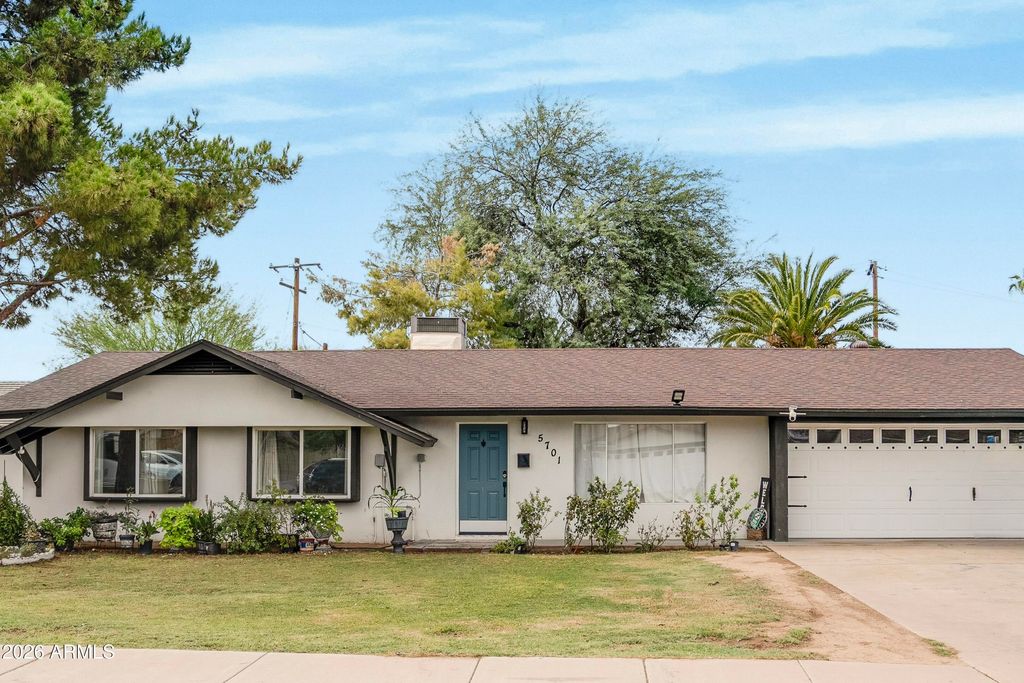 Photo of 5701 W Royal Palm Road, Glendale, AZ 85302 (MLS # 6987202)