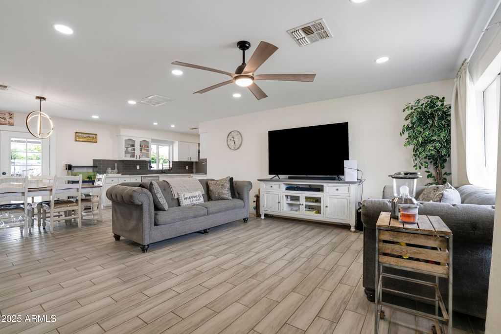 Photo of 5701 W Royal Palm Road, Glendale, AZ 85302 (MLS # 6987202)