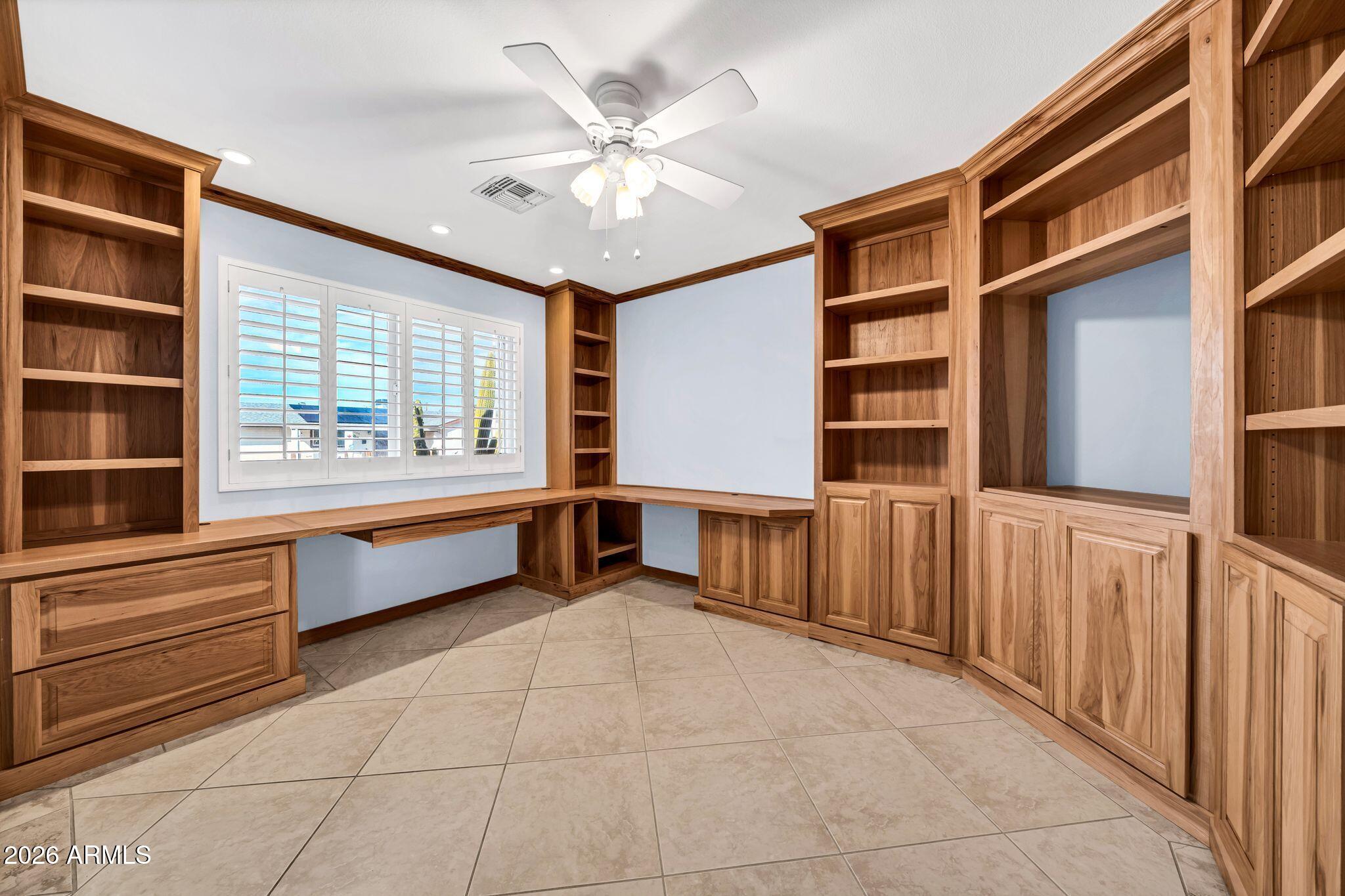 10223 W DESERT HILLS Drive