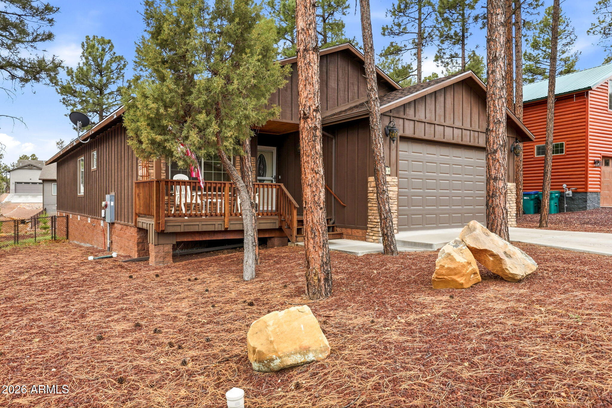 640 S MOUNTAIN PINES Avenue