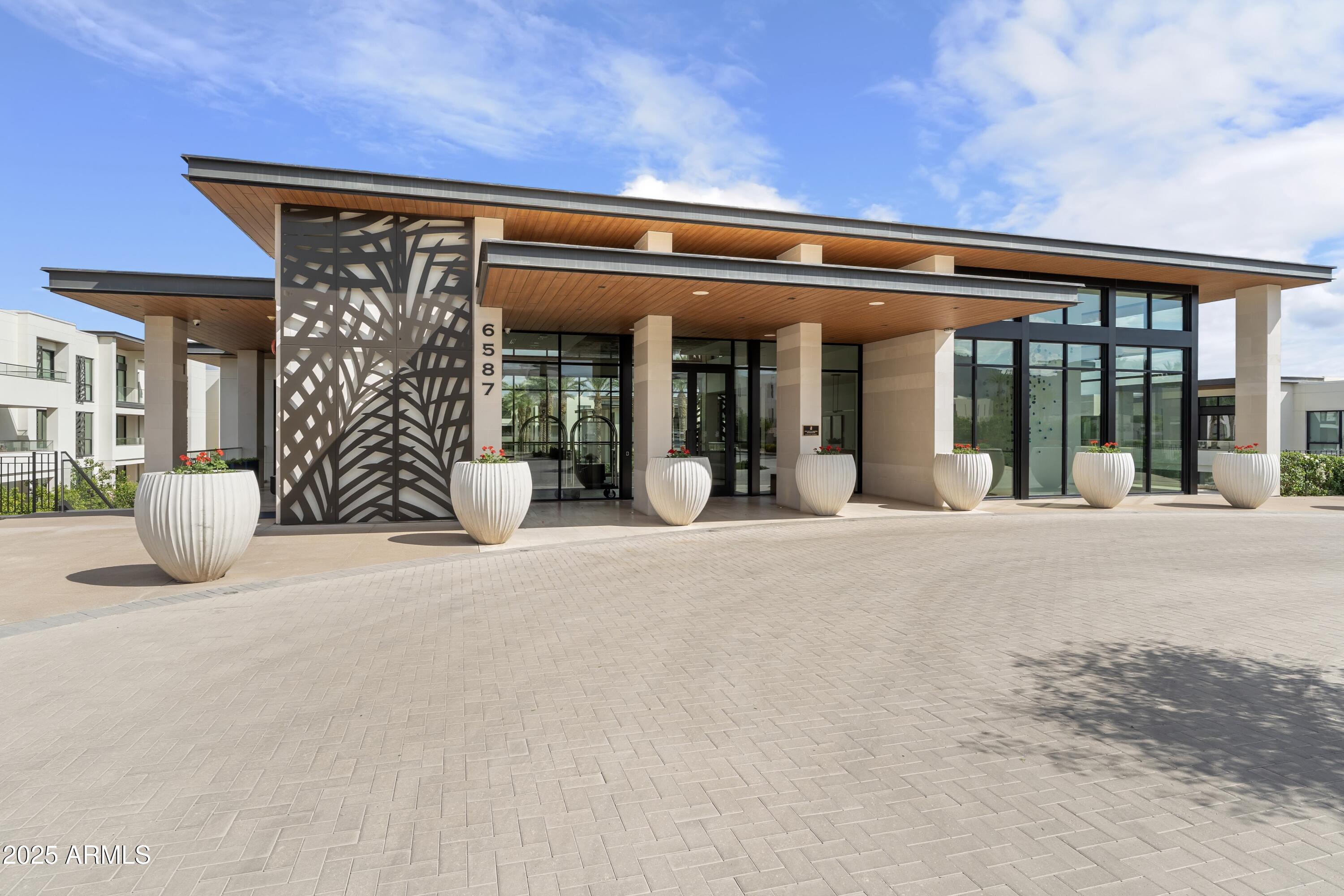 6587 N PALMERAIE Boulevard 2041