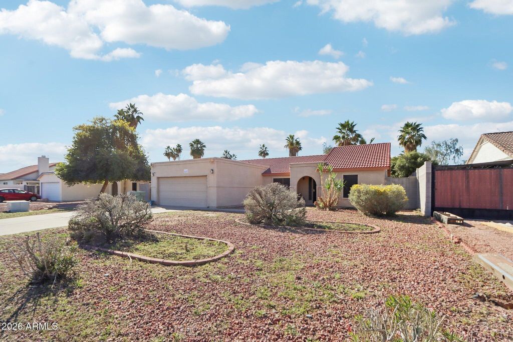 Photo of 10096 N 63rd Avenue, Glendale, AZ 85302 (MLS # 6977275)