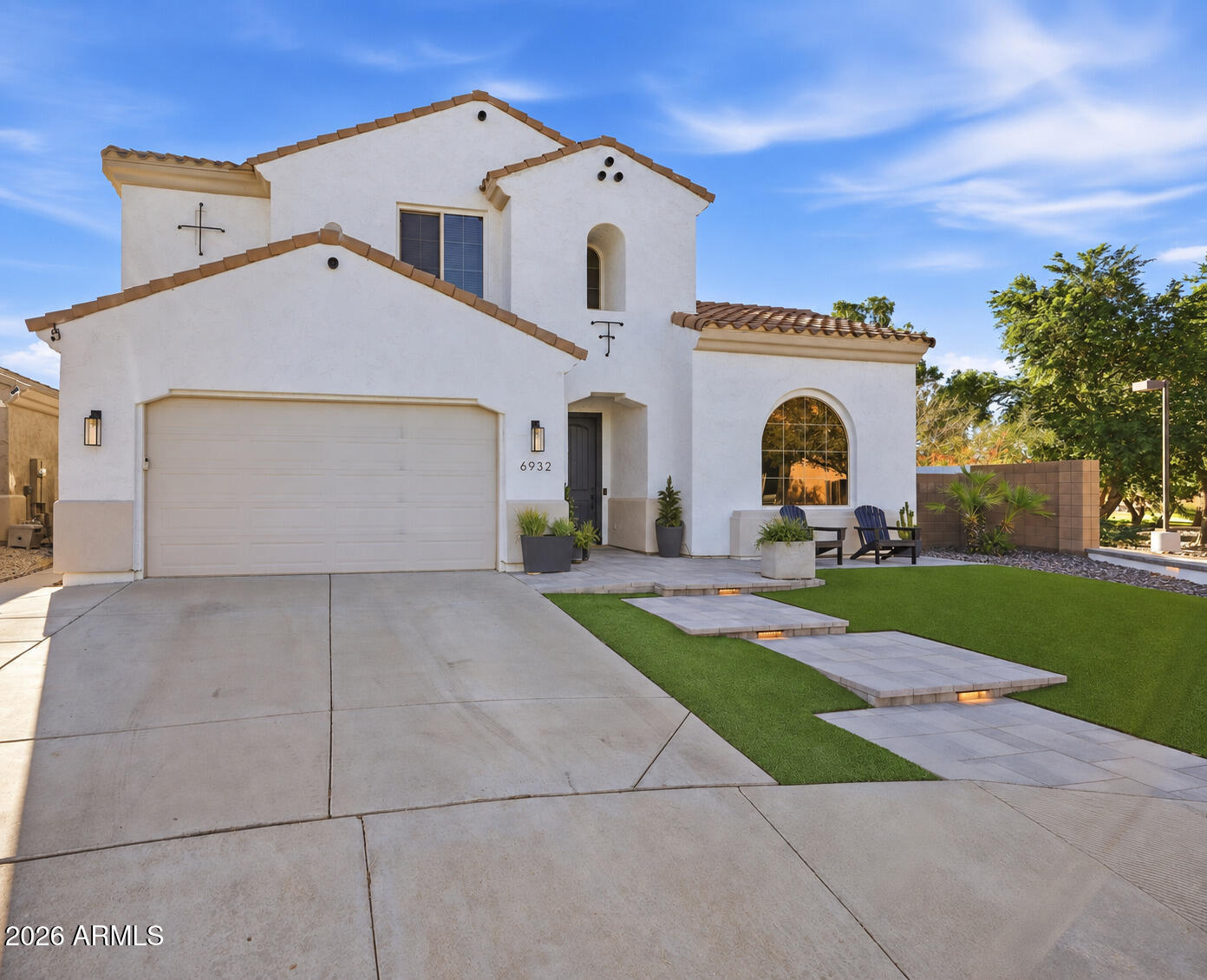 6932 S BLACK HILLS Way