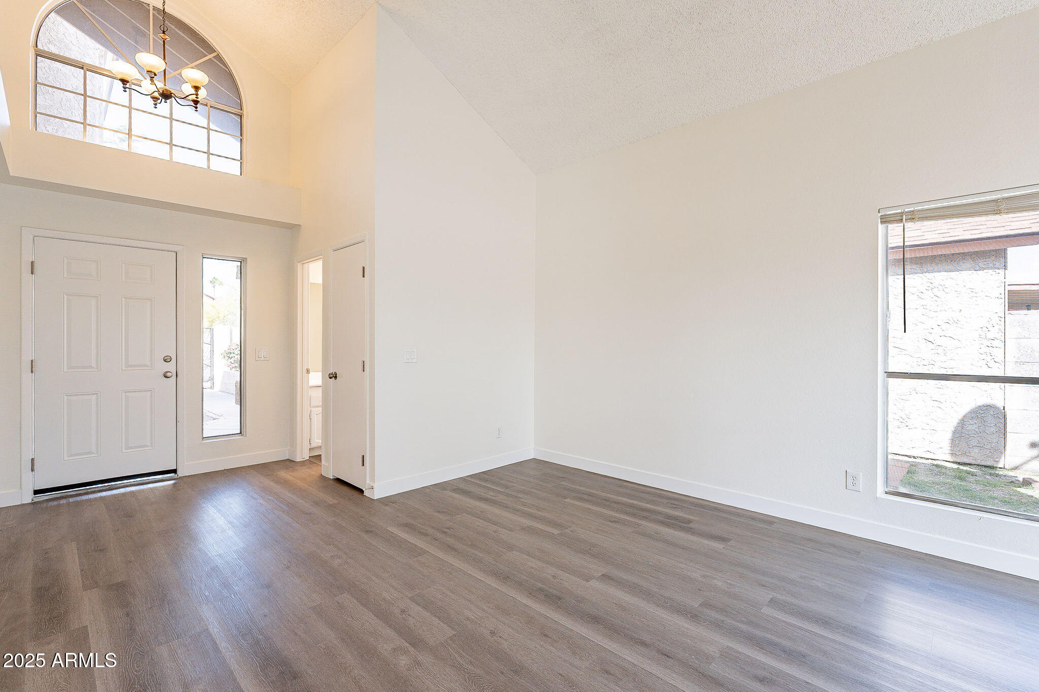 433 E UTOPIA Road